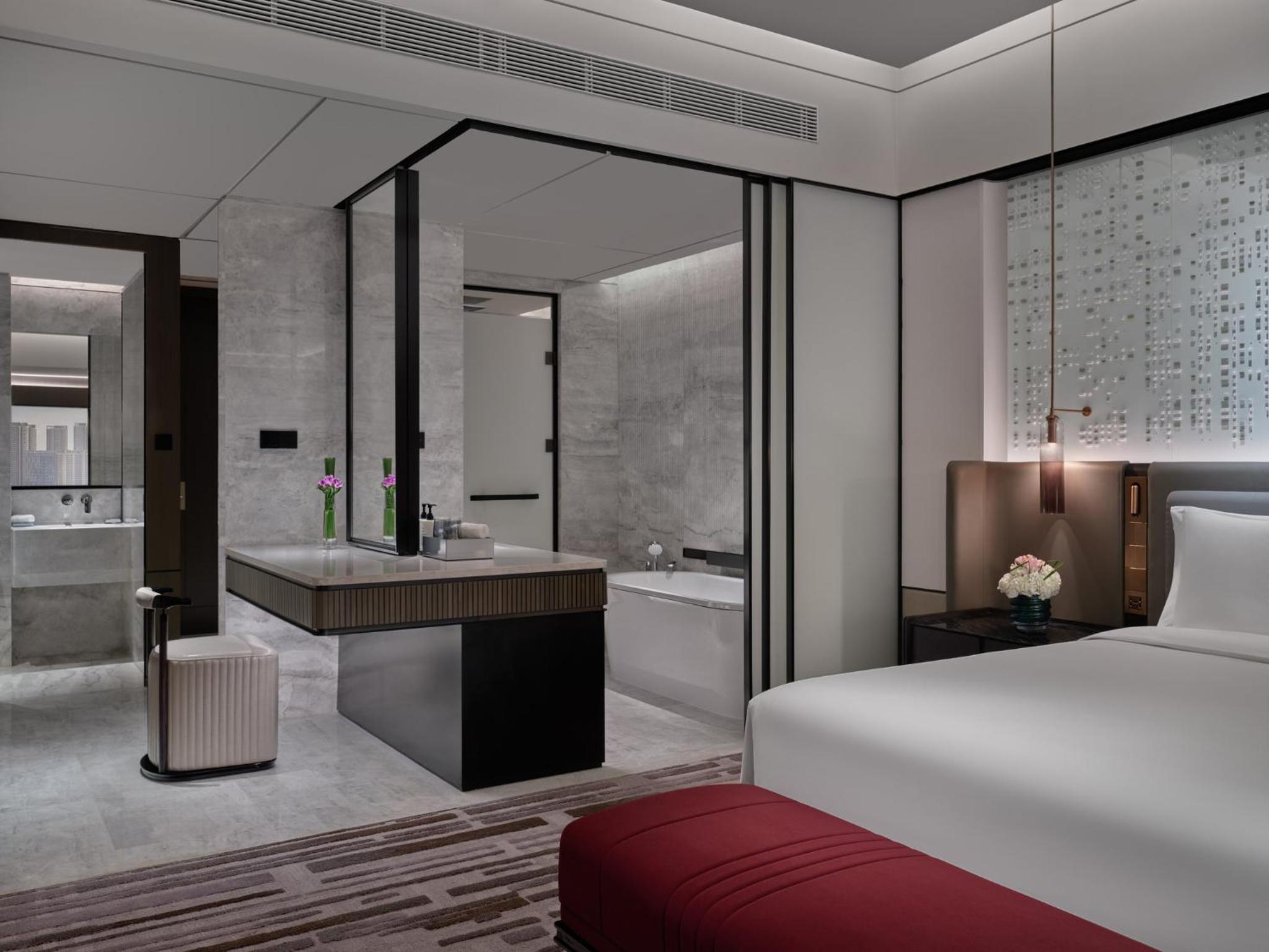 Classic King Room - Accessible photo 2