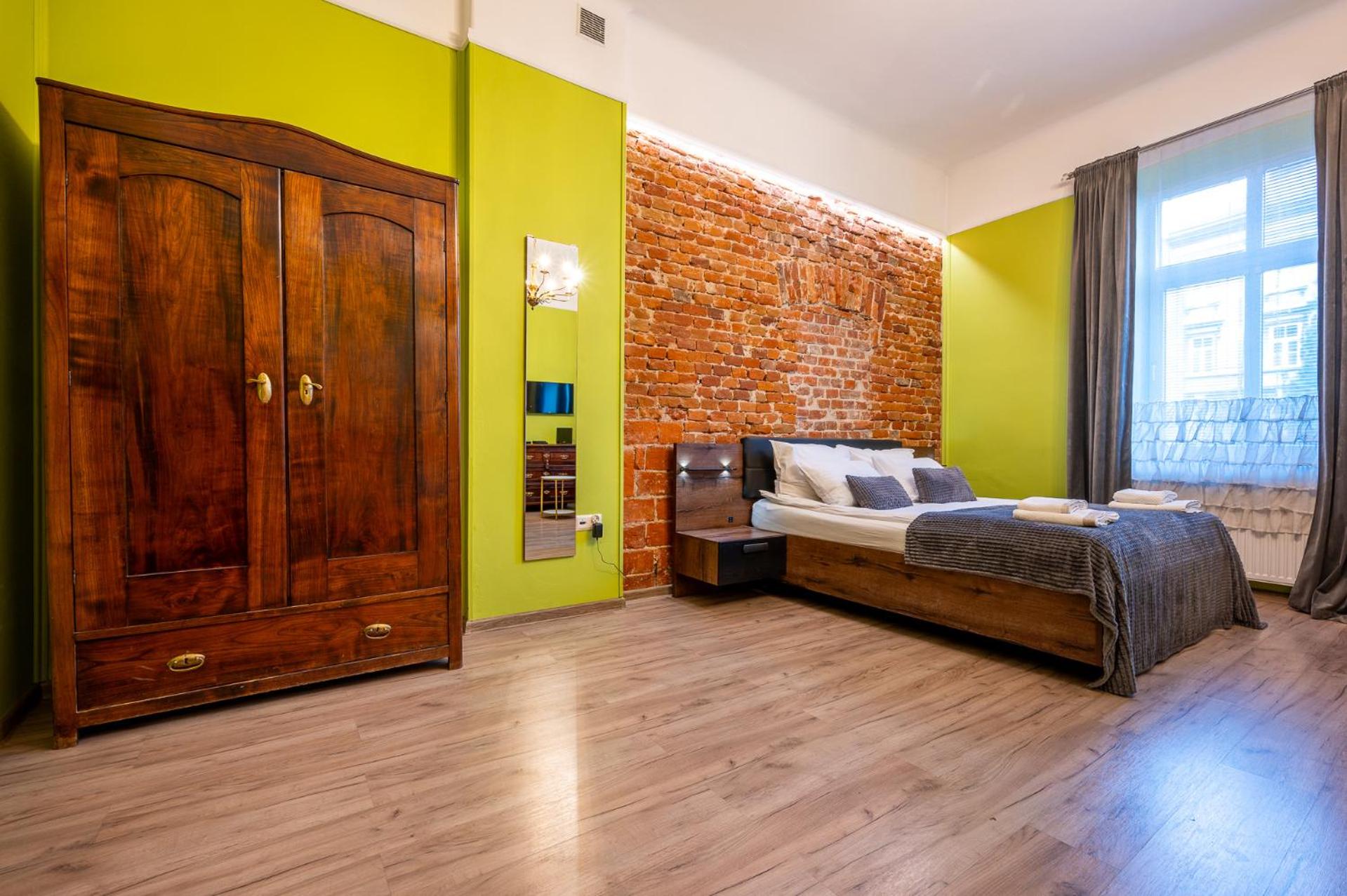 One-Bedroom Apartment - Photo 6