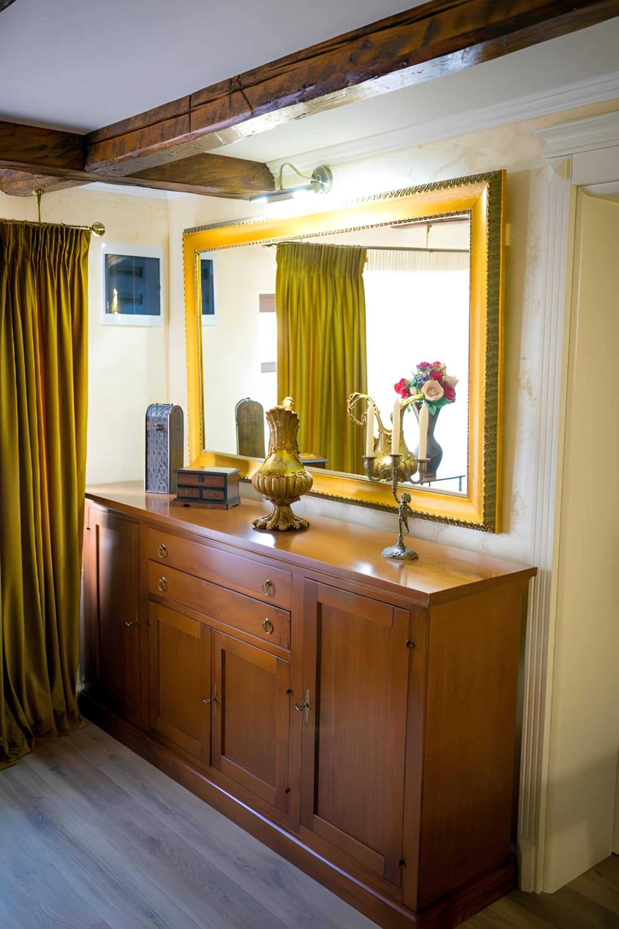 Studio Apartment photo 1