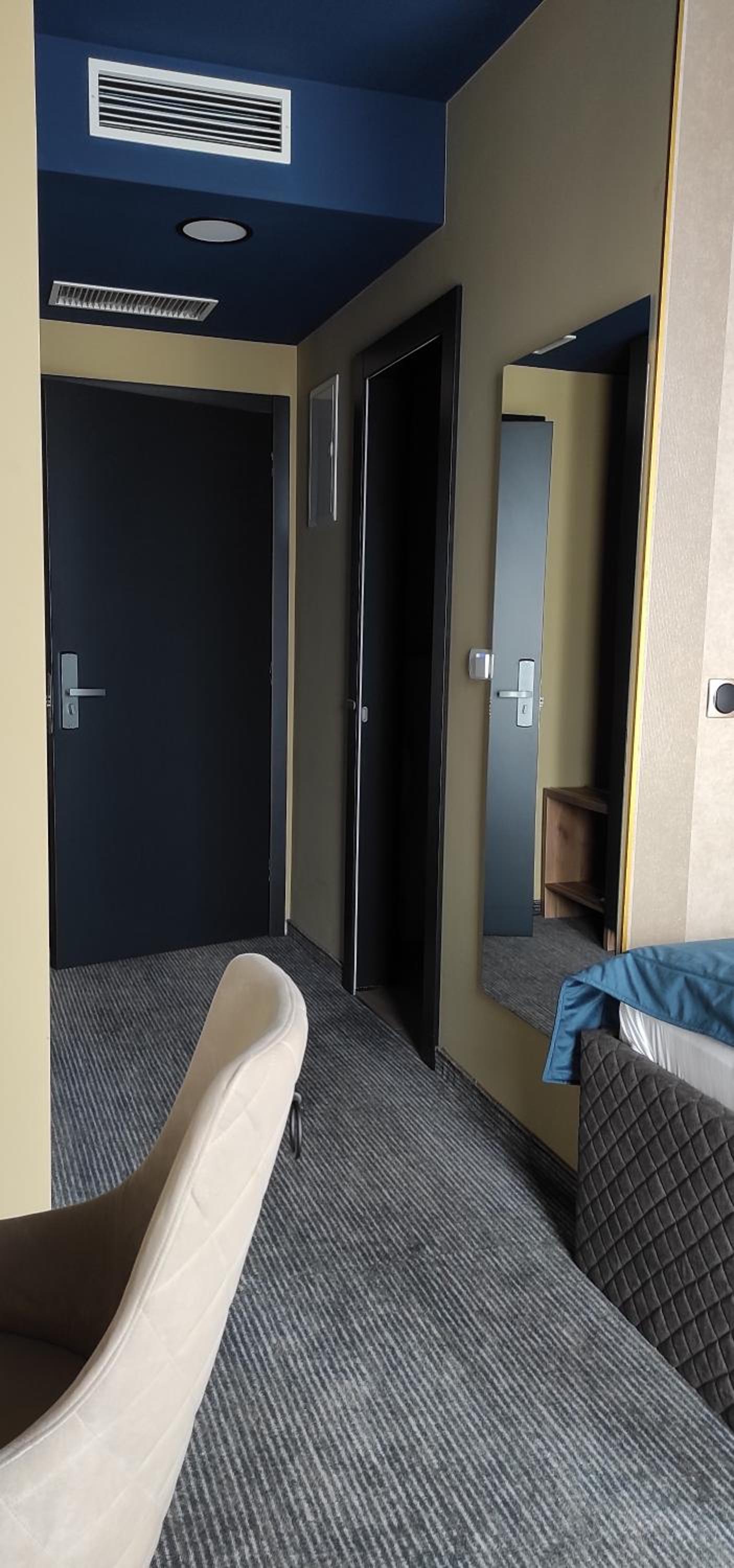 Deluxe Double Room (2 Adults + 1 Child) - Photo 6