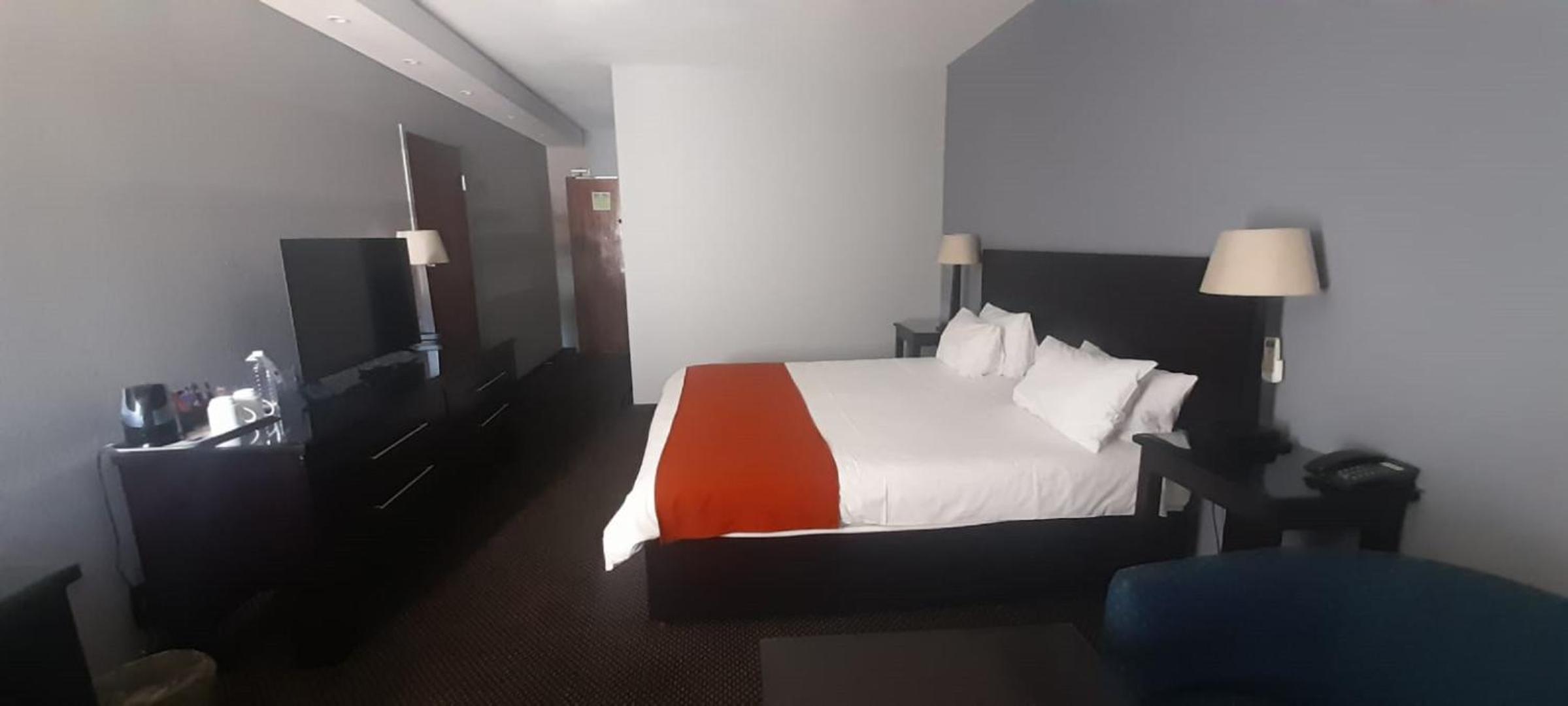 Double Room - Disability Access photo 3