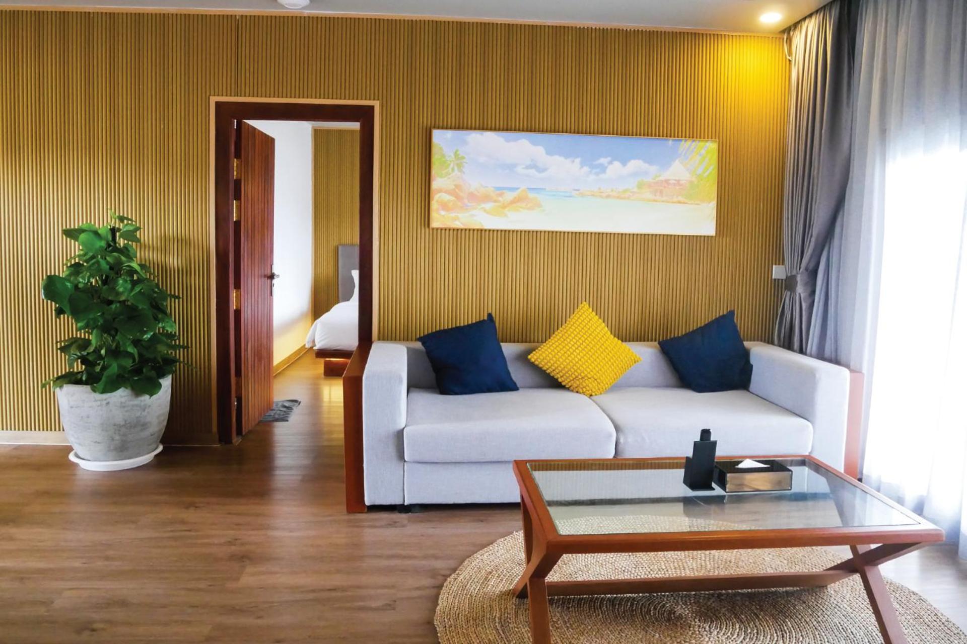 Elite Villa King Bed - Photo 3