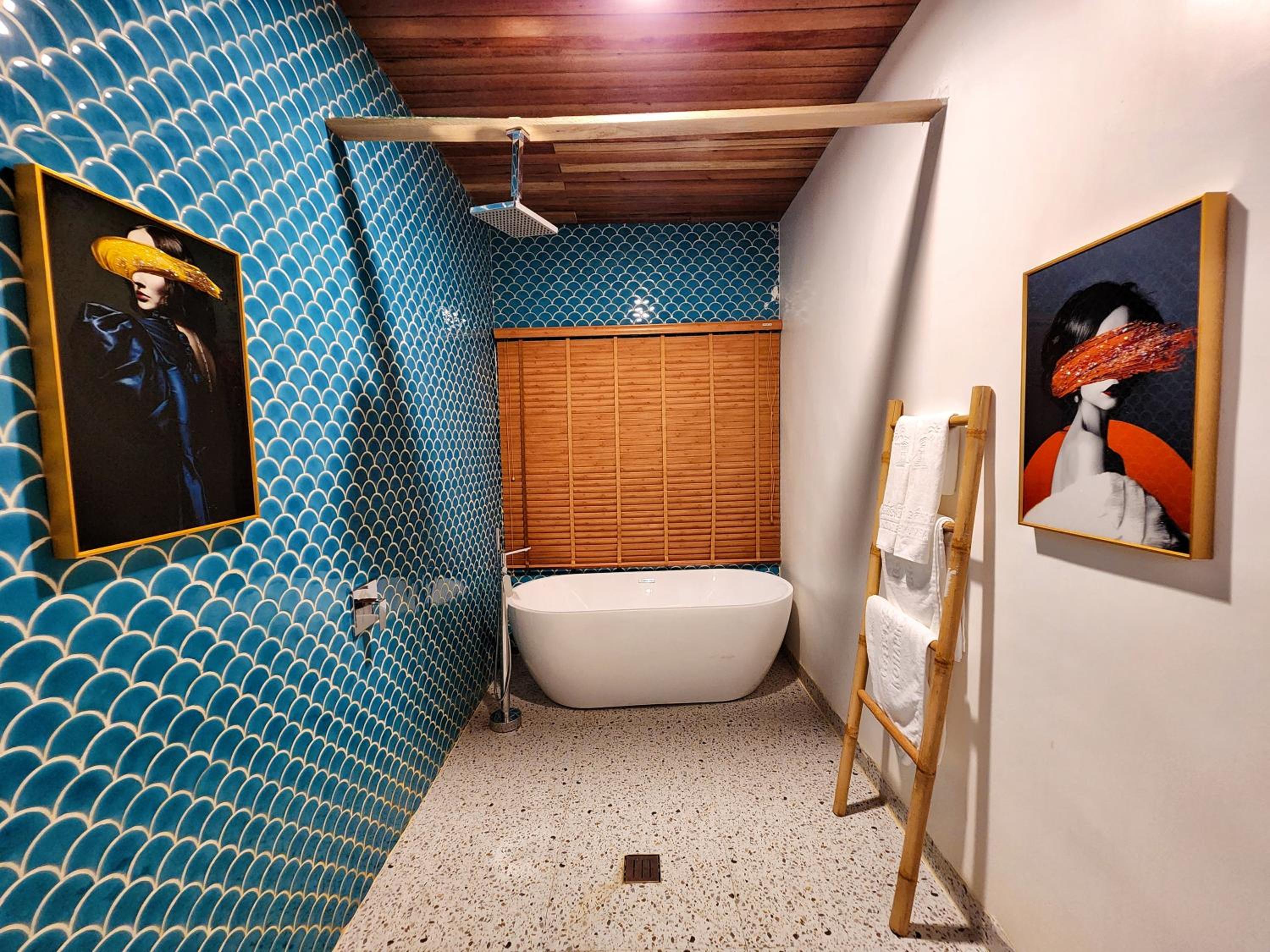 Elite Villa King Bed - Photo 8