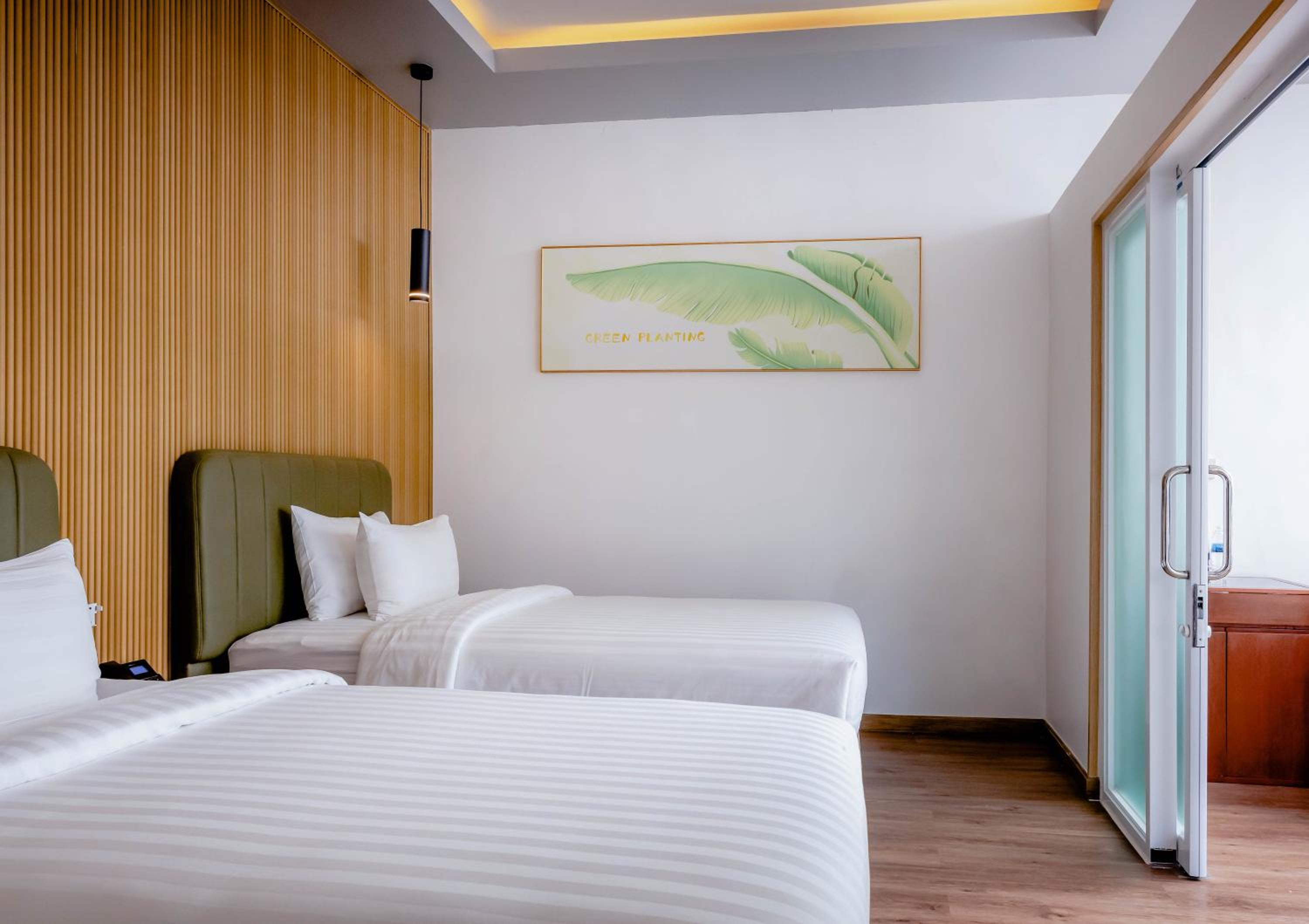 Prince Villa Twin Bed - Photo 2