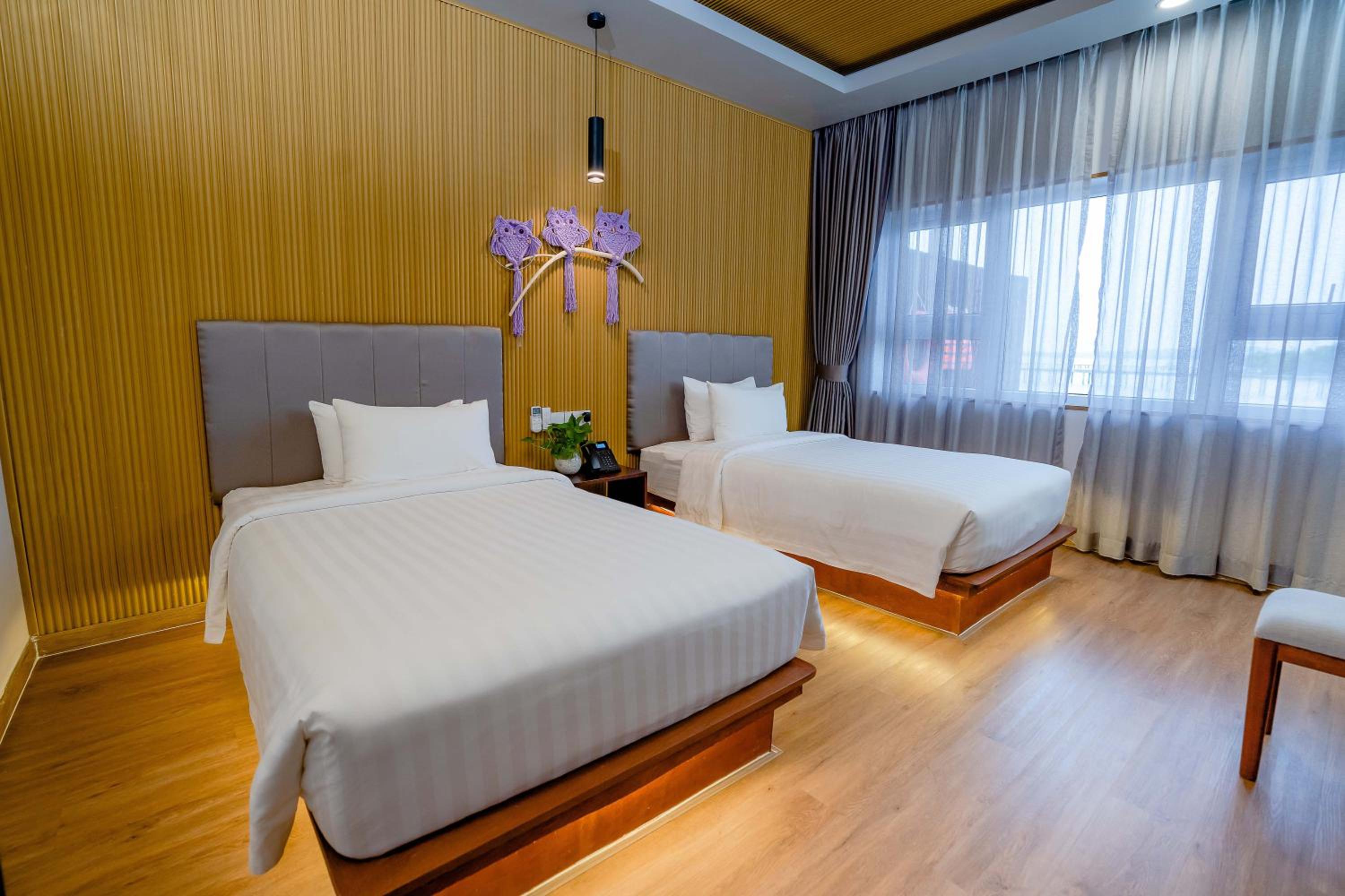 Elite Villa Twin Bed - Photo 2
