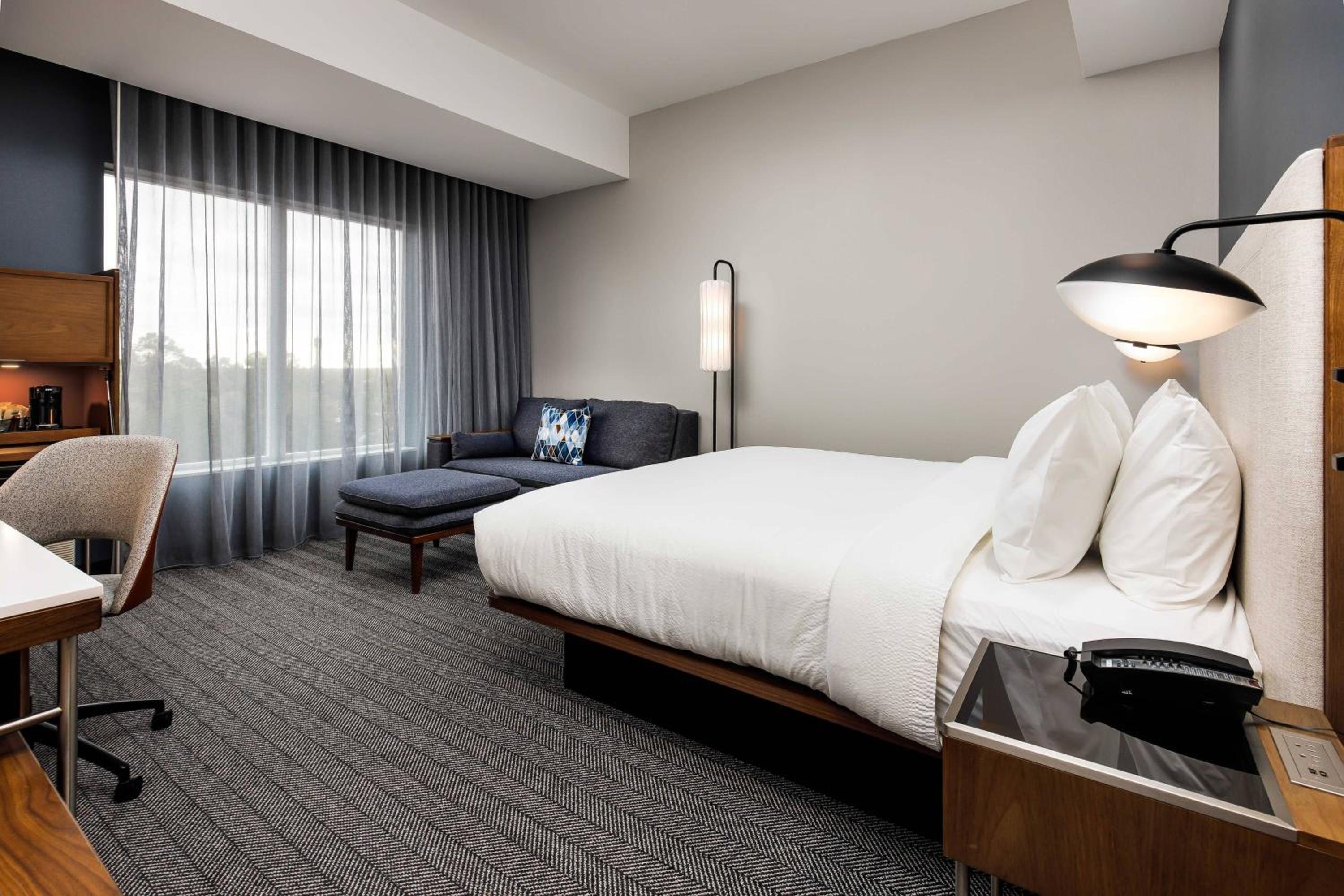 King Guest Room with Sofa Bed - Photo 1