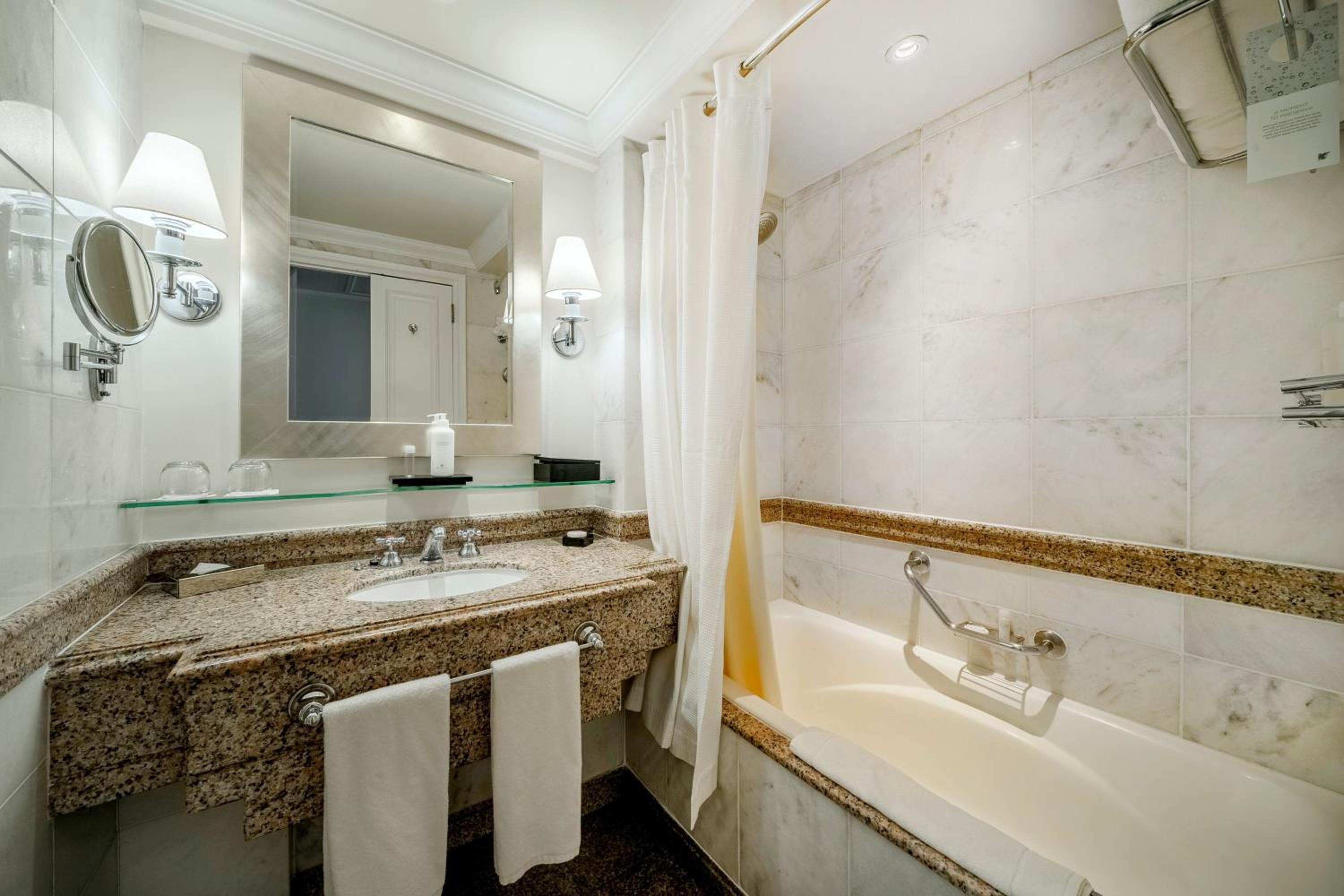 Deluxe Guest room, 1 Queen