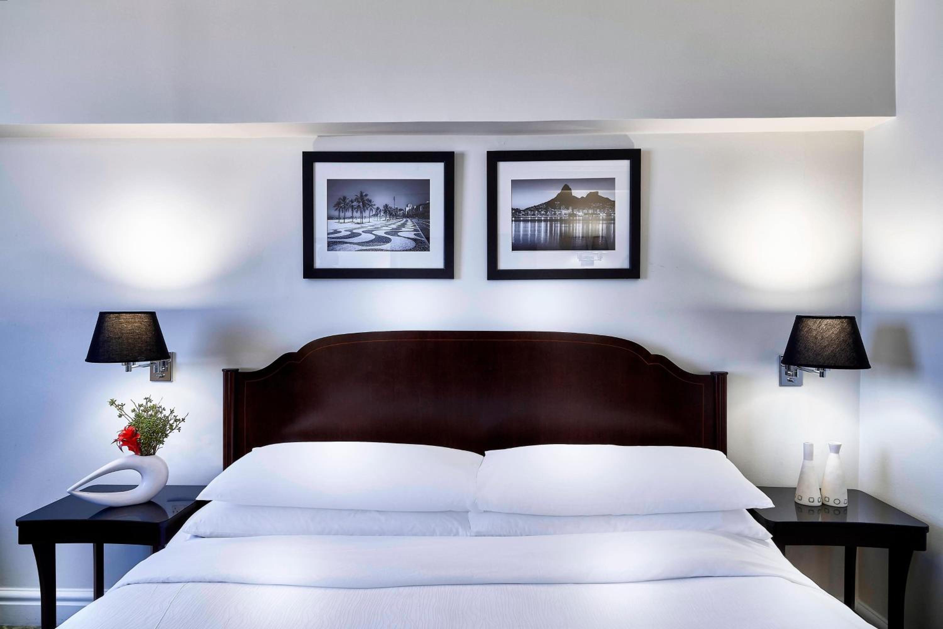 Executive lounge access, Suite, 1 King, Sofa bed, Ocean view