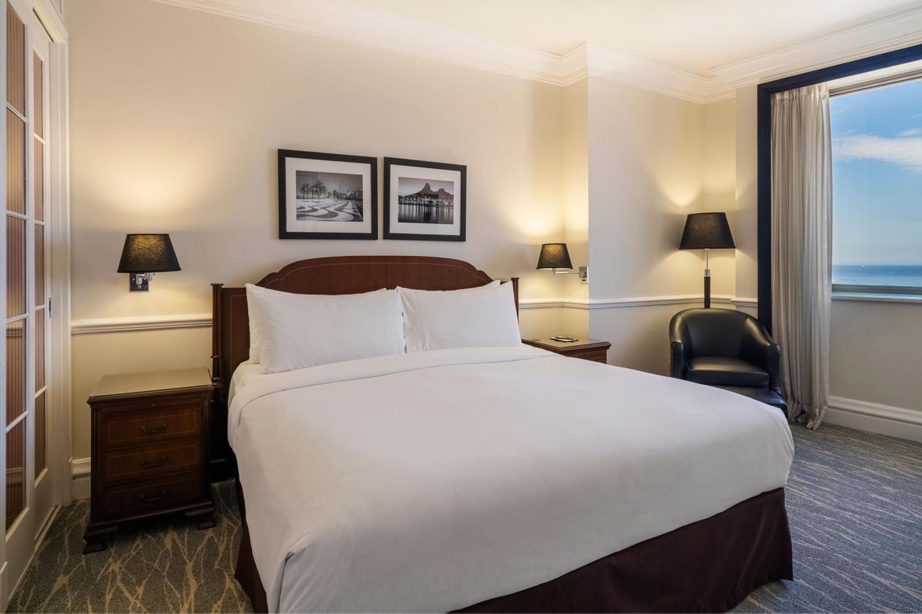 Executive lounge access, Suite, 1 King, Sofa bed, Ocean view