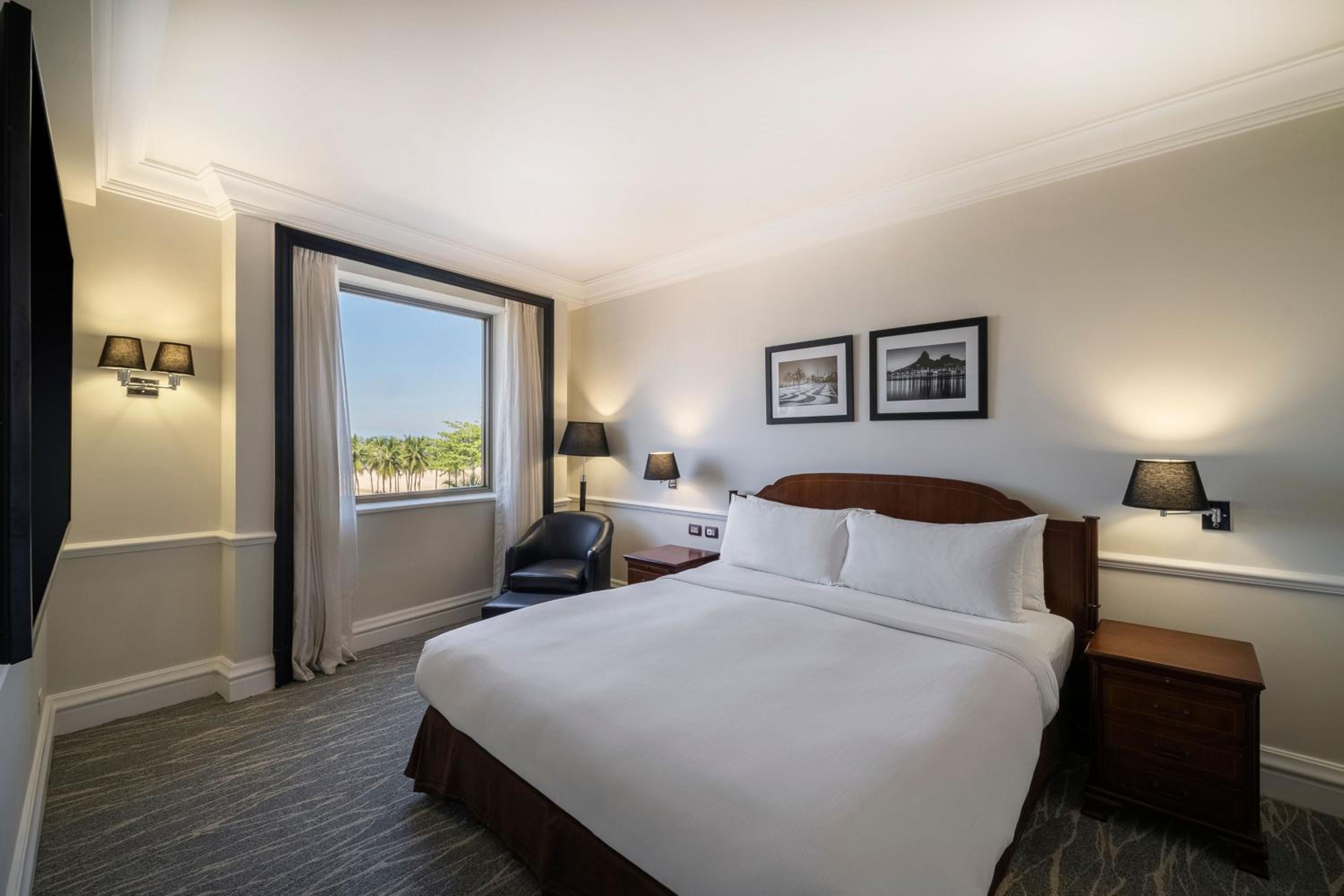 Executive lounge access, Suite, 1 King, Sofa bed, Ocean view thumbnail 5
