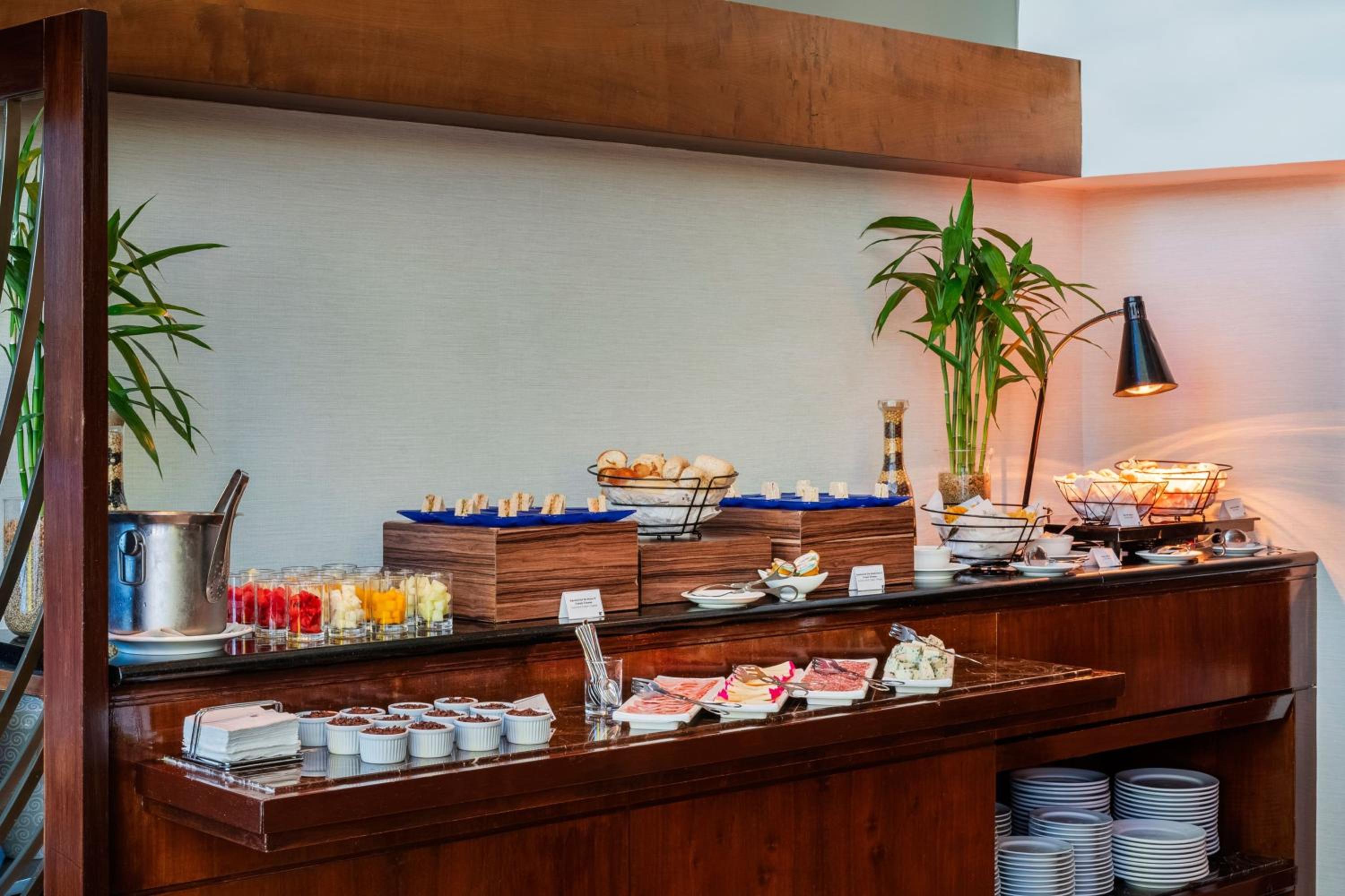 Executive lounge access, Suite, 1 King, Sofa bed