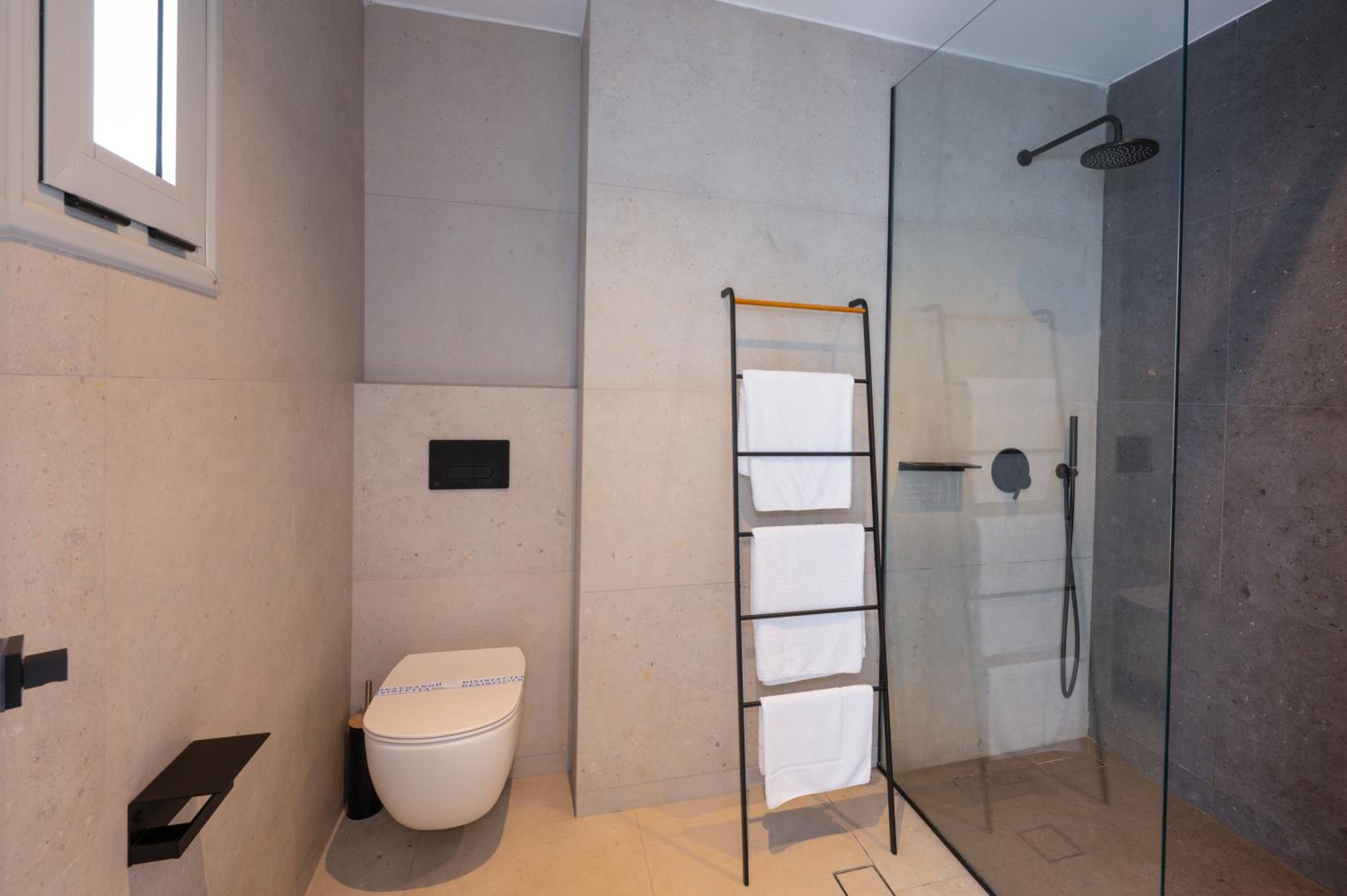 Superior Double Room with Caldera View - Photo 9