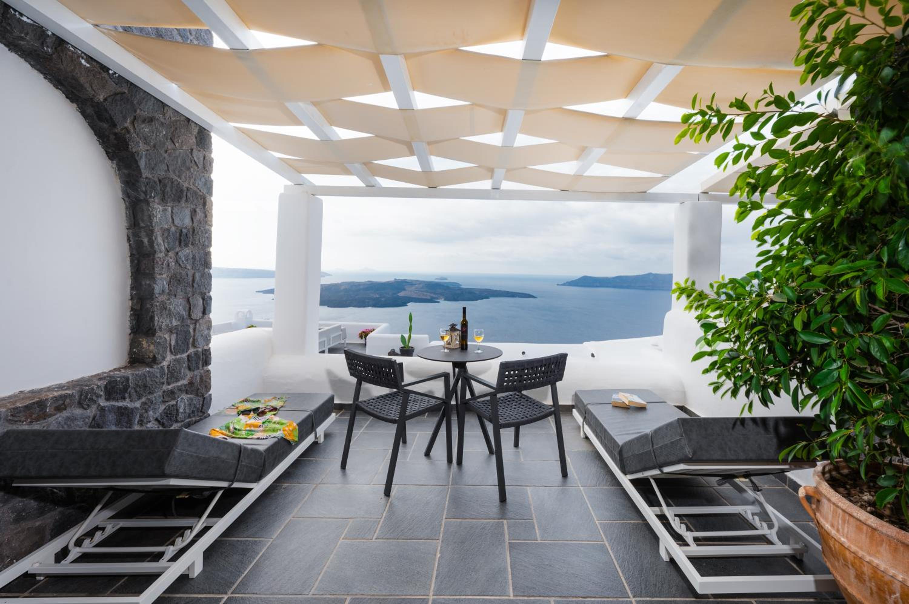 Superior Double Room with Caldera View - Photo 8