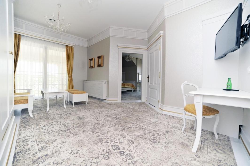Suite - Photo 3