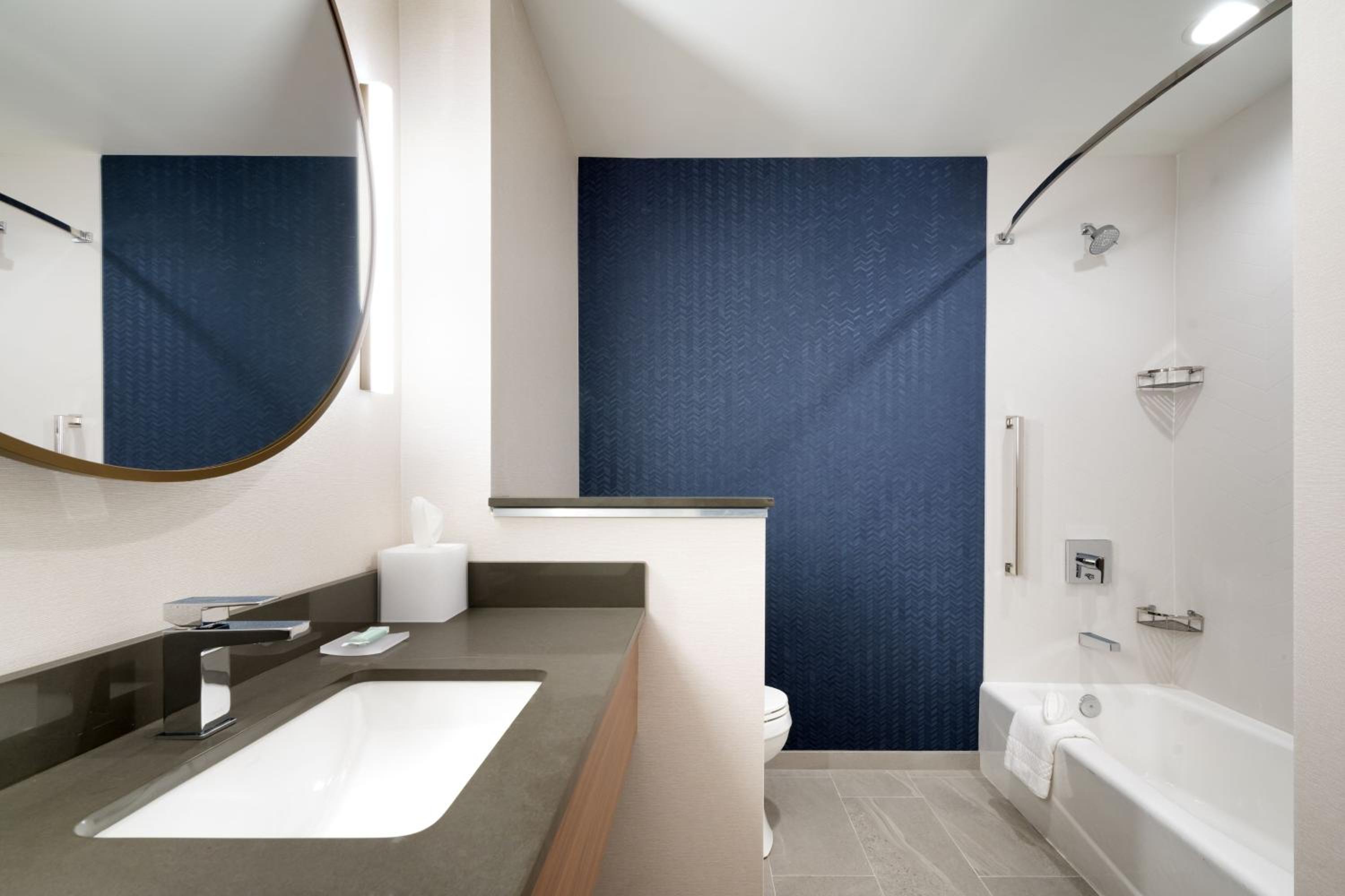 2 Queen(s), Guest room, 2 Queen (Hearing Accessible) - Photo 3