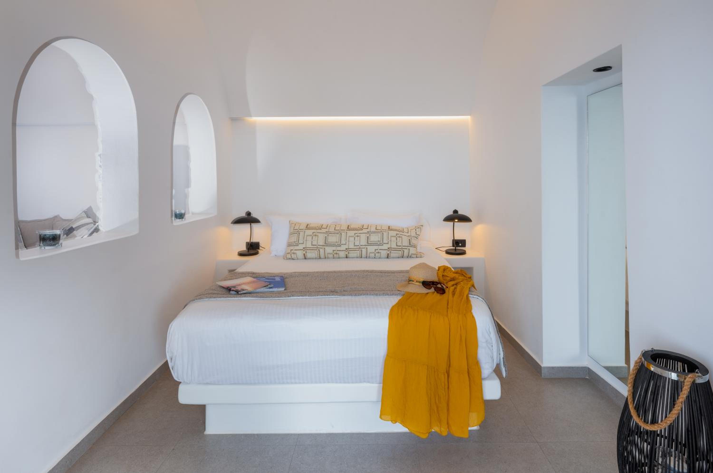 Suite with Hot Tub - Photo 16