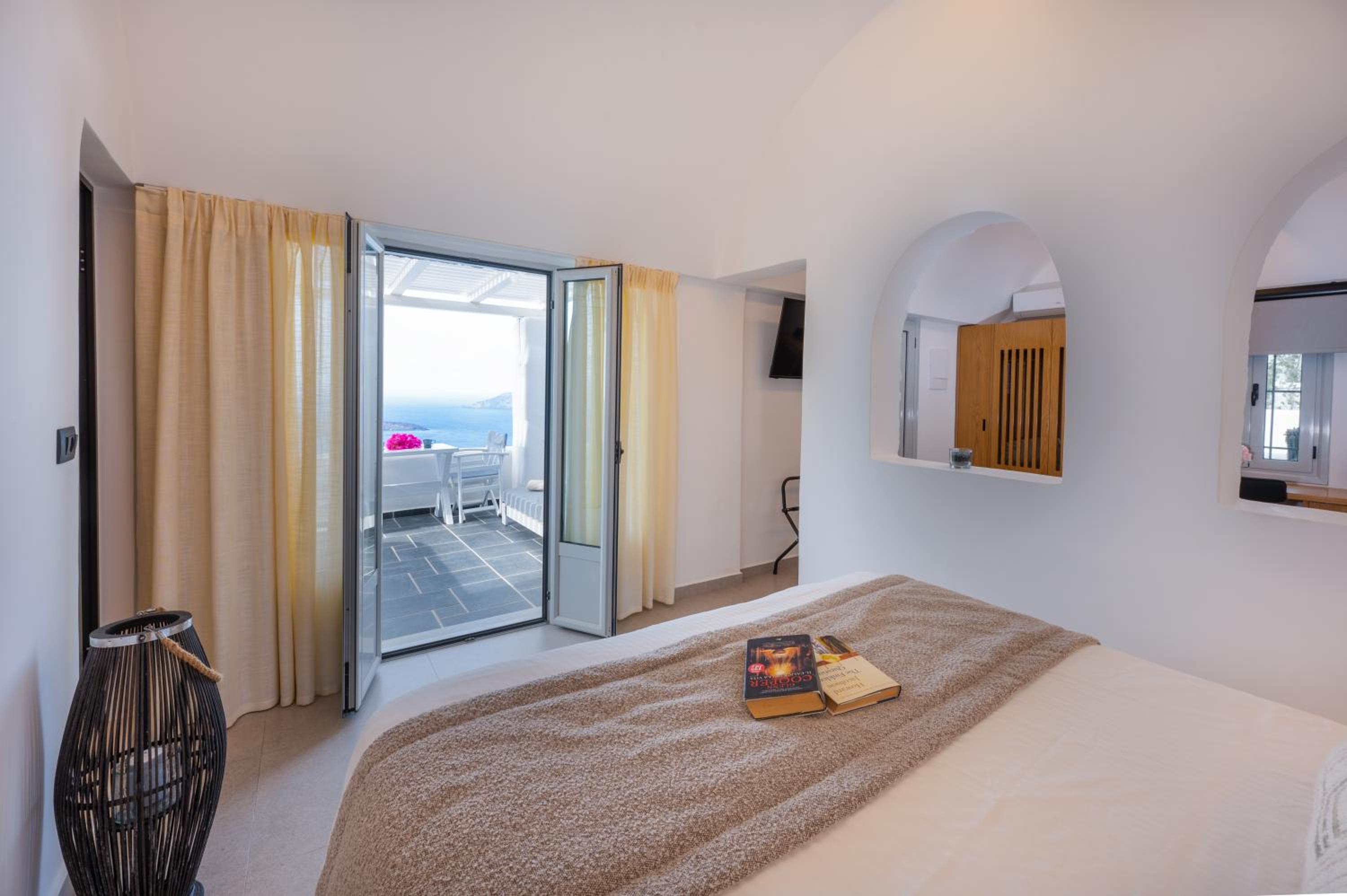 Suite with Hot Tub - Photo 19