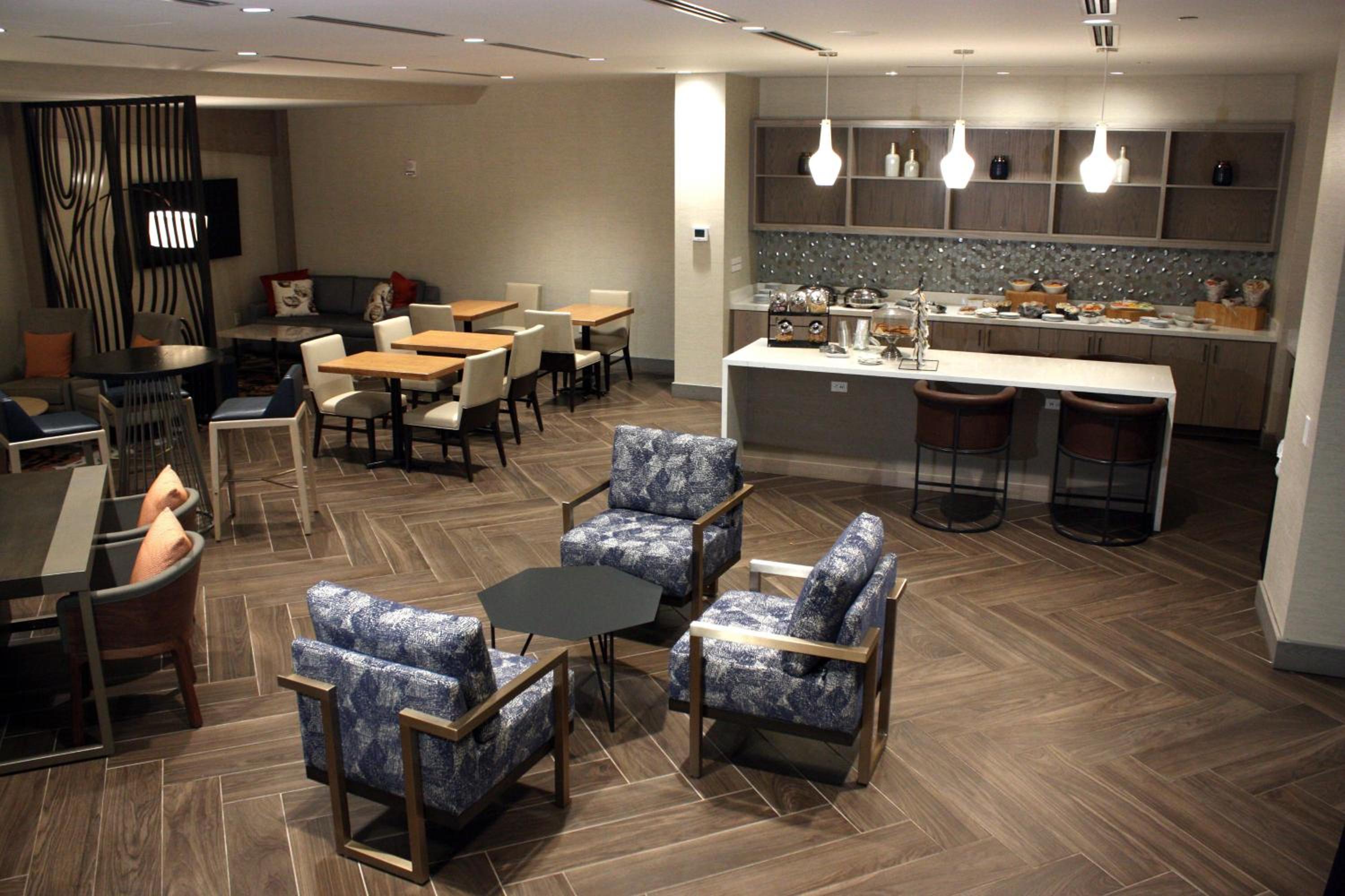 King Room with Adapted Tub - Mobility Accessible/Club Lounge Access - Photo 9