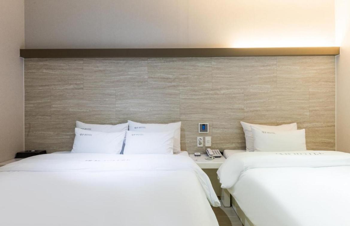 Premium Twin Room - A photo 3