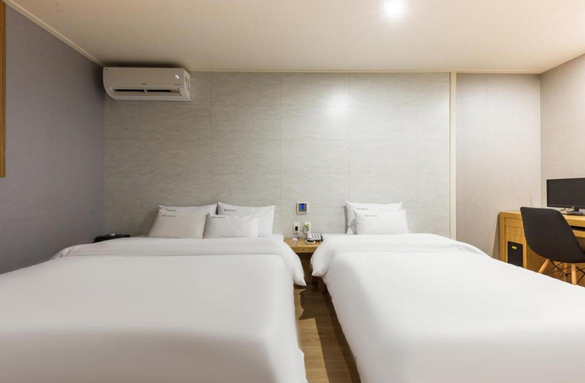 Premium Twin Room - B photo 3