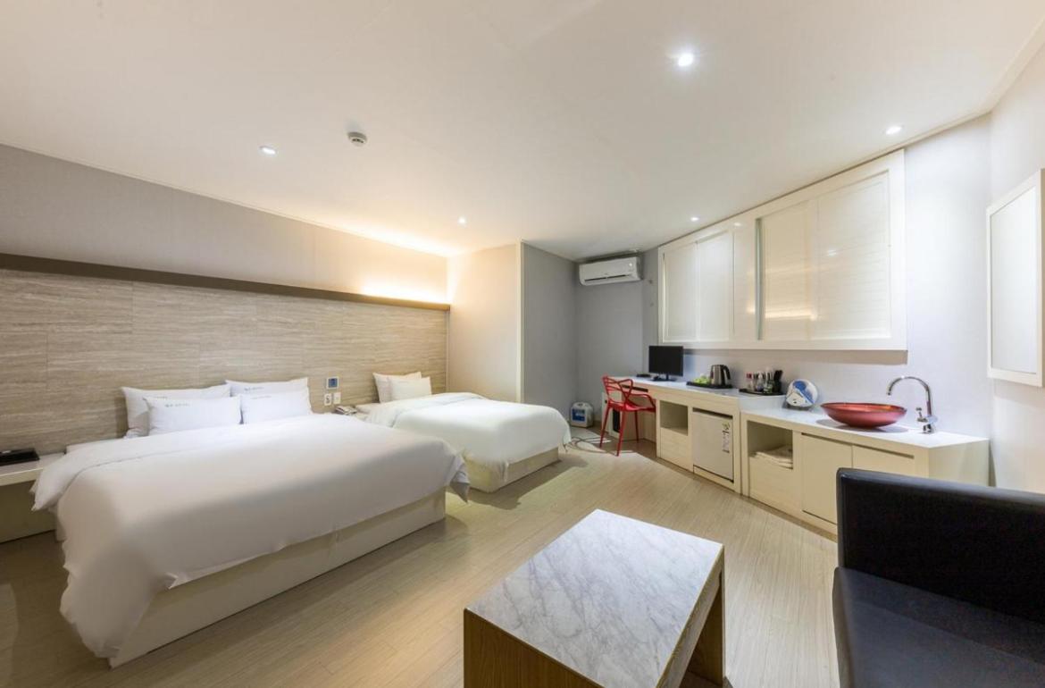Premium Twin Room - A photo 2