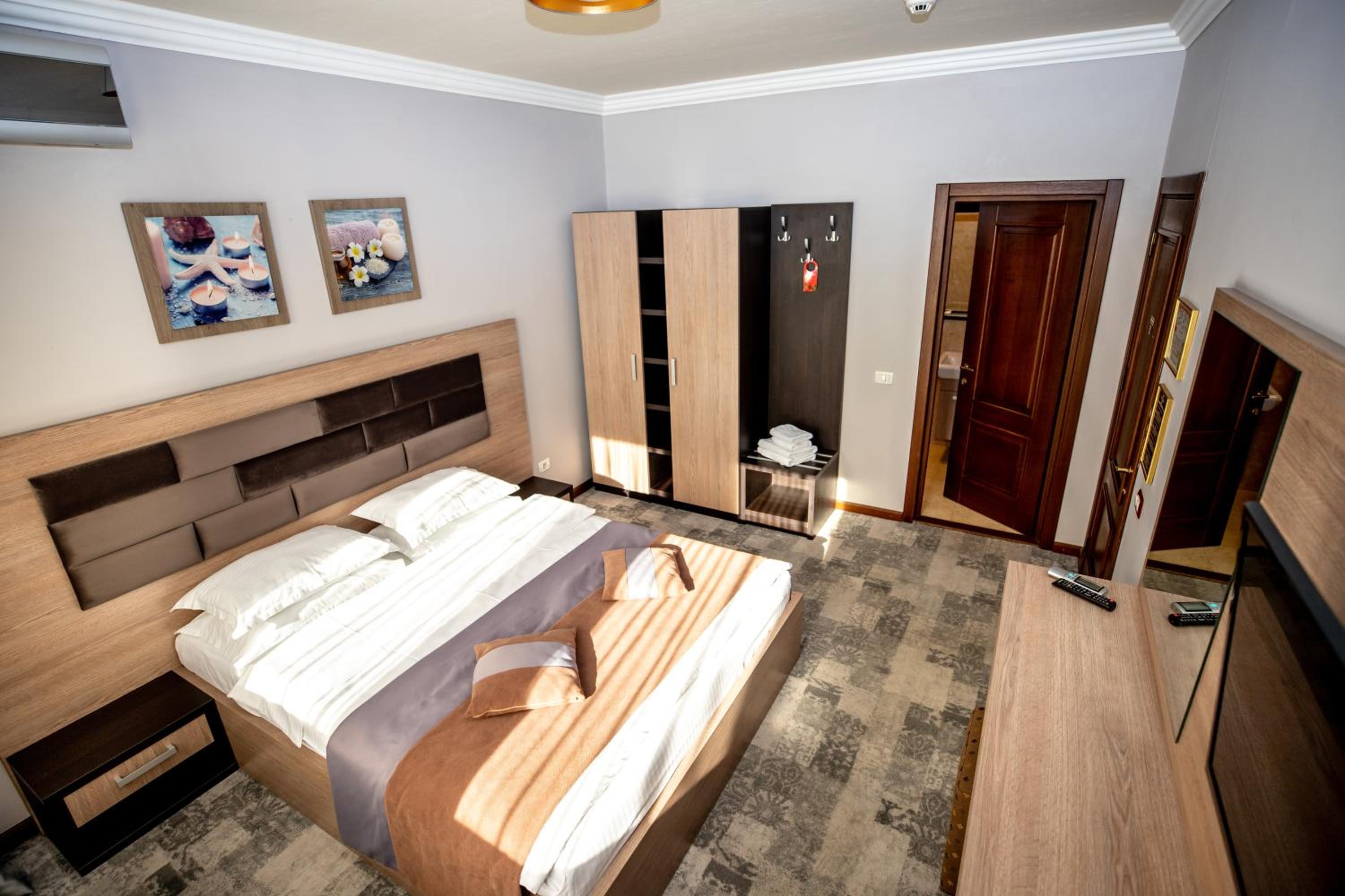Economy Double Room photo 1