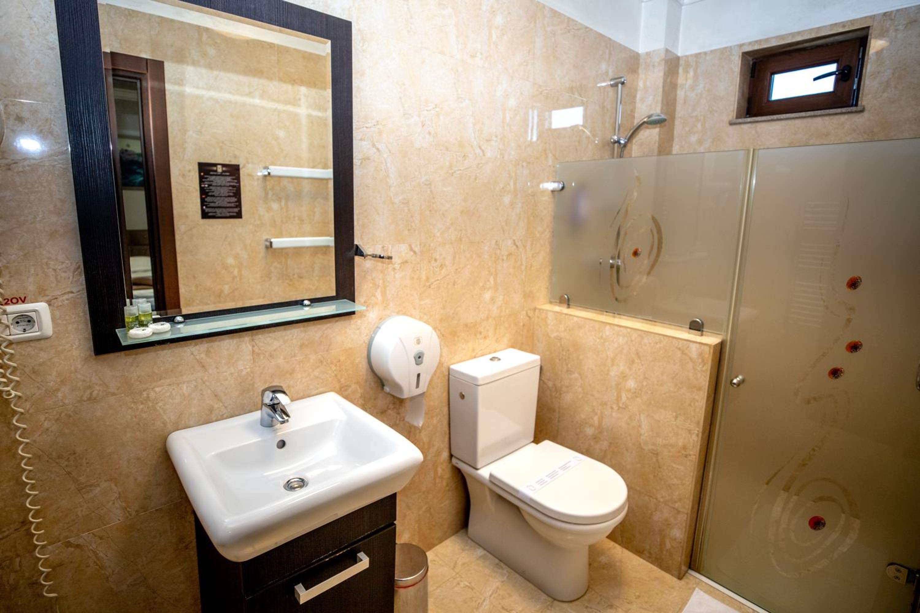 Economy Double Room photo 2