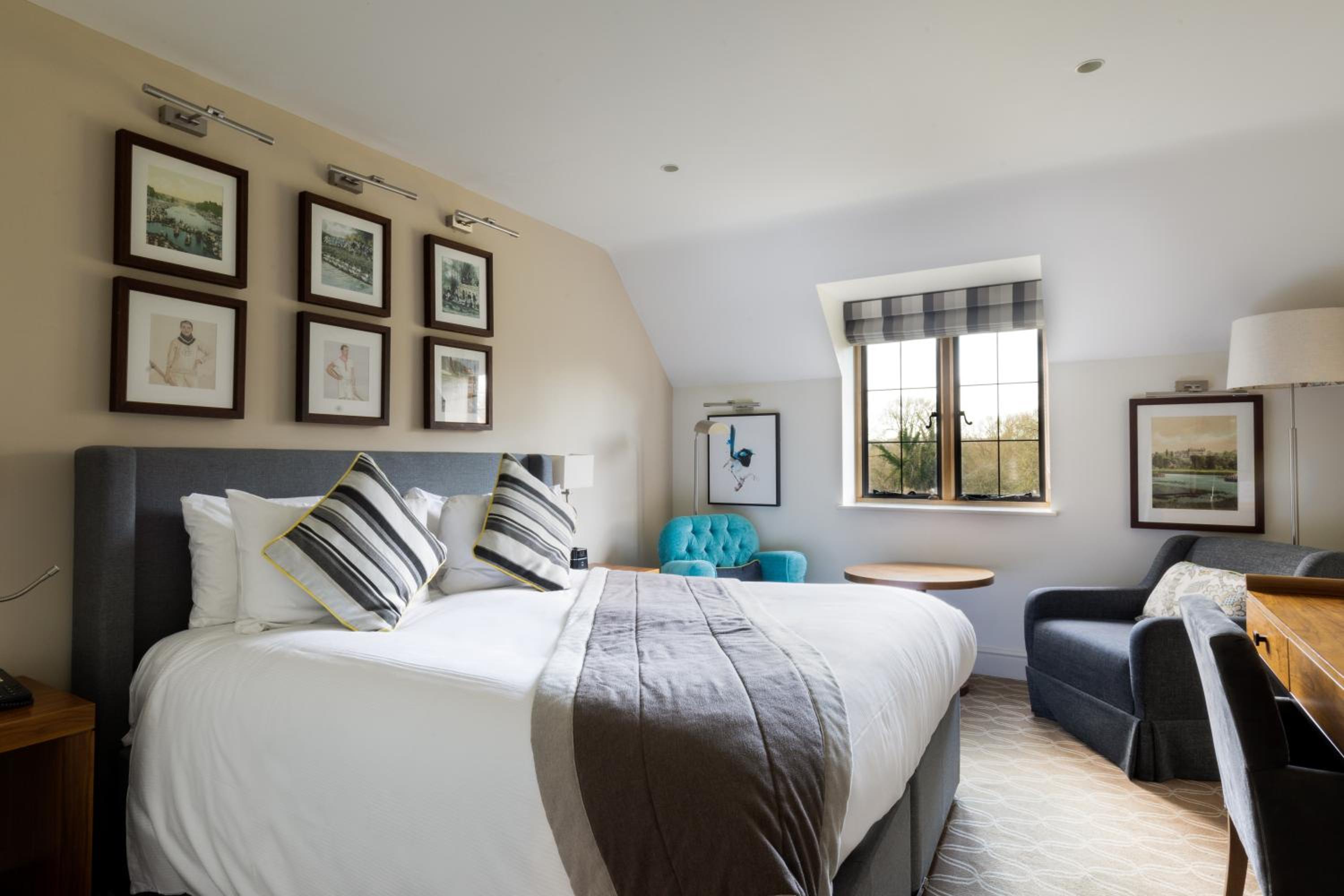 Premium King Room with Garden View - Photo 9