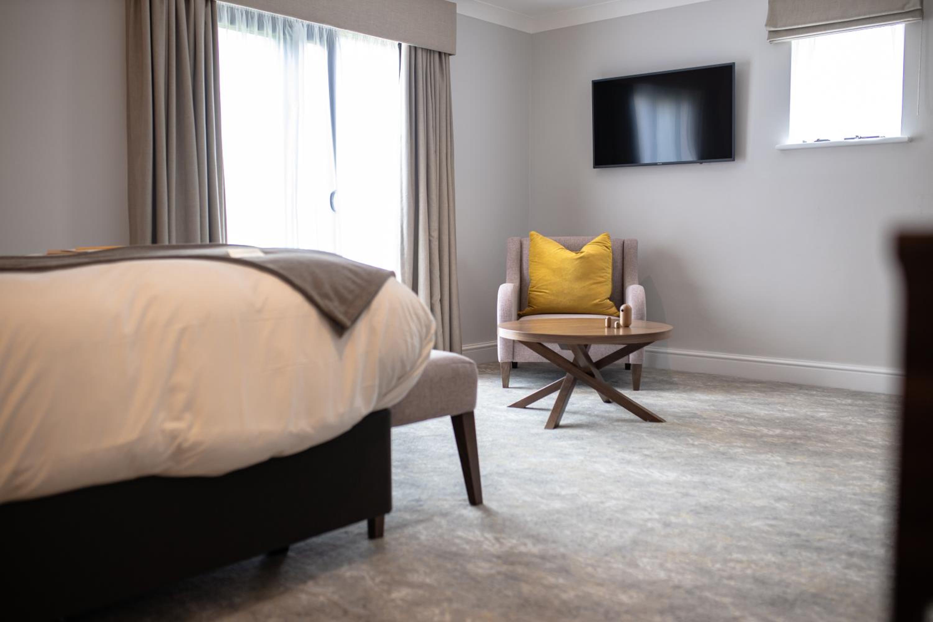 Standard King Room - Photo 7