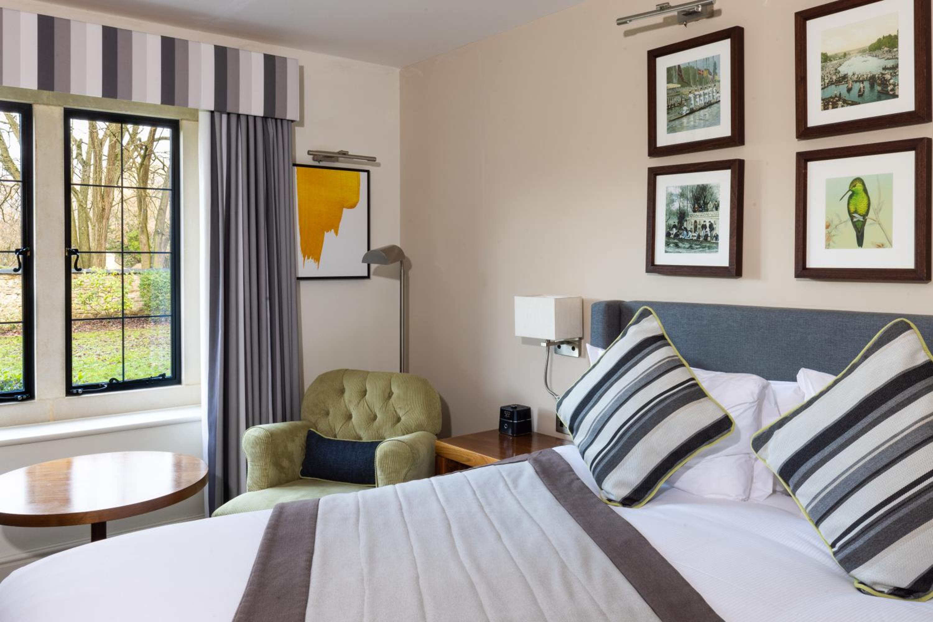 Premium King Room with Garden View - Photo 12