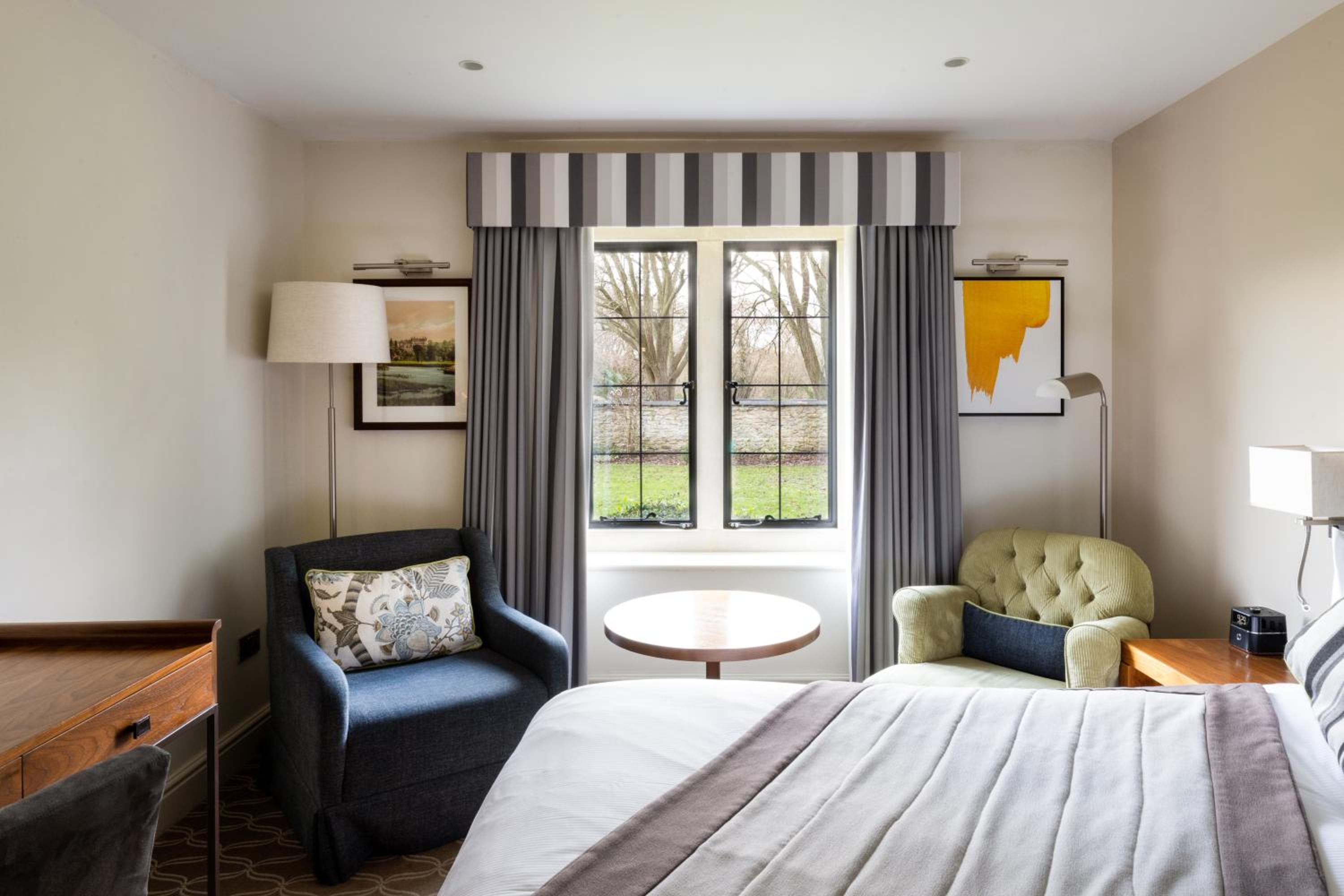 Premium King Room with Garden View - Photo 3