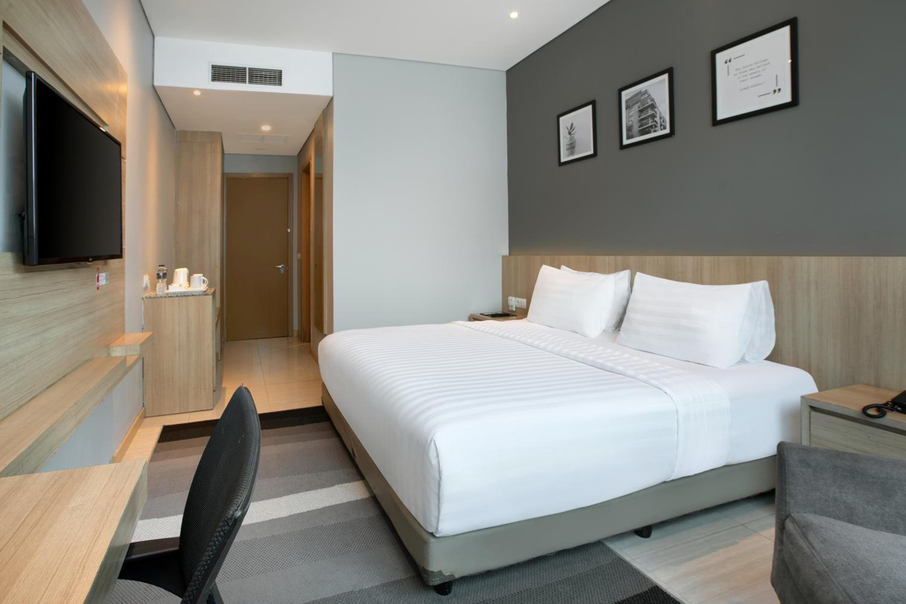 Deluxe Queen Room photo 2