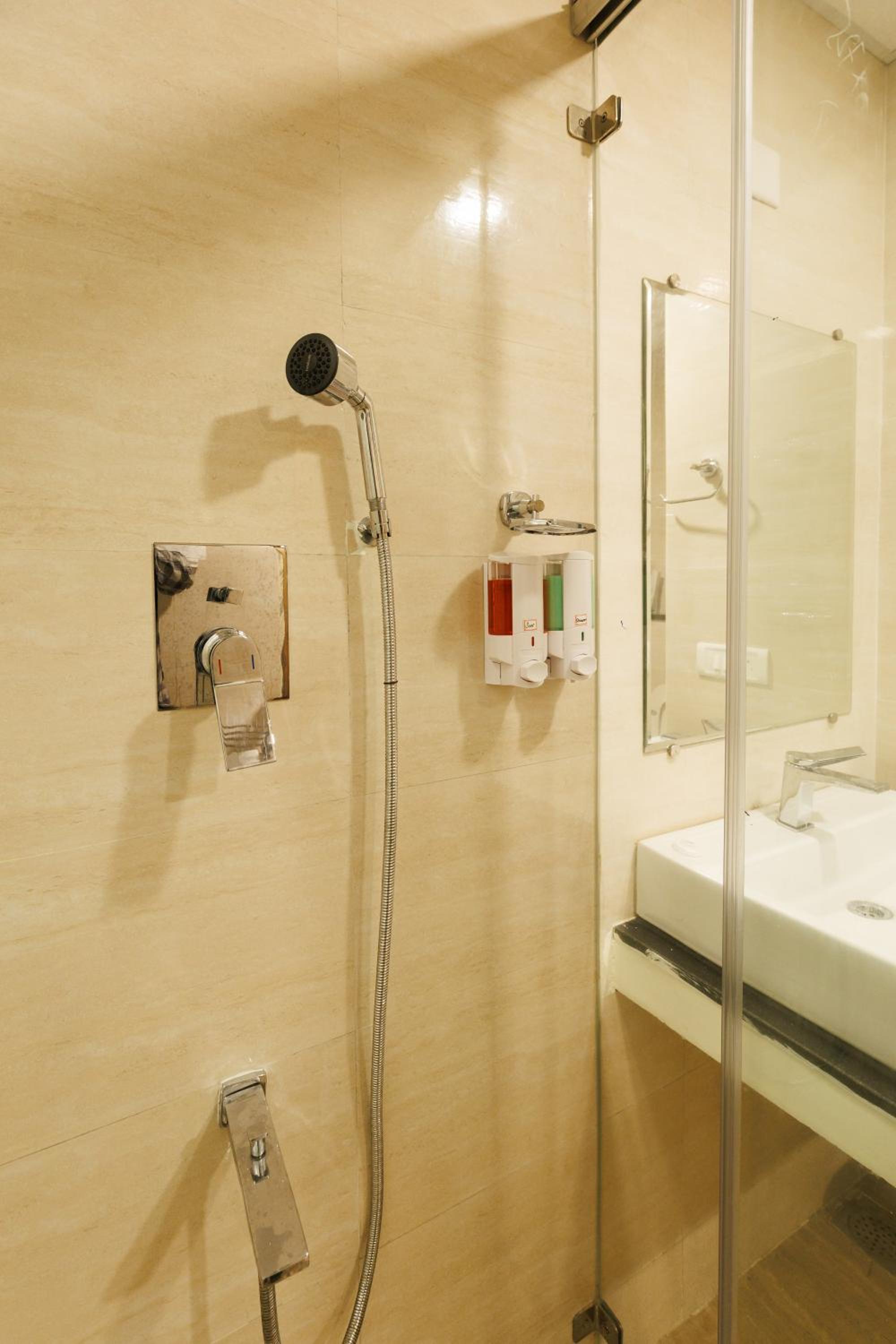 Standard Double Room - Photo 3
