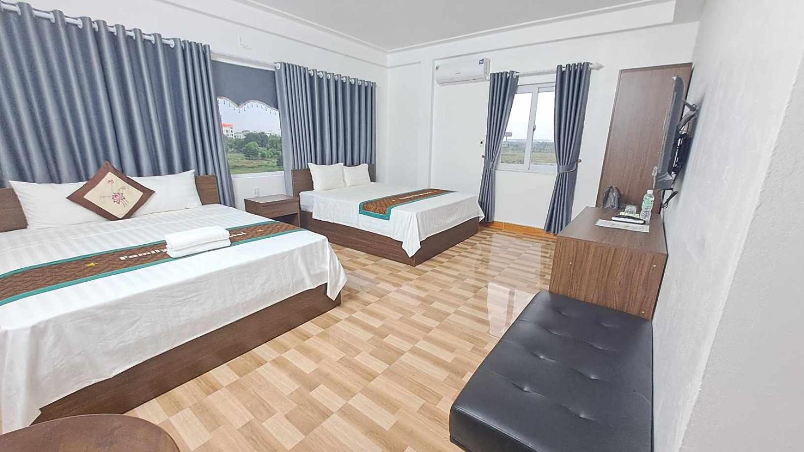 Deluxe Queen Room with Two Queen Beds photo 1