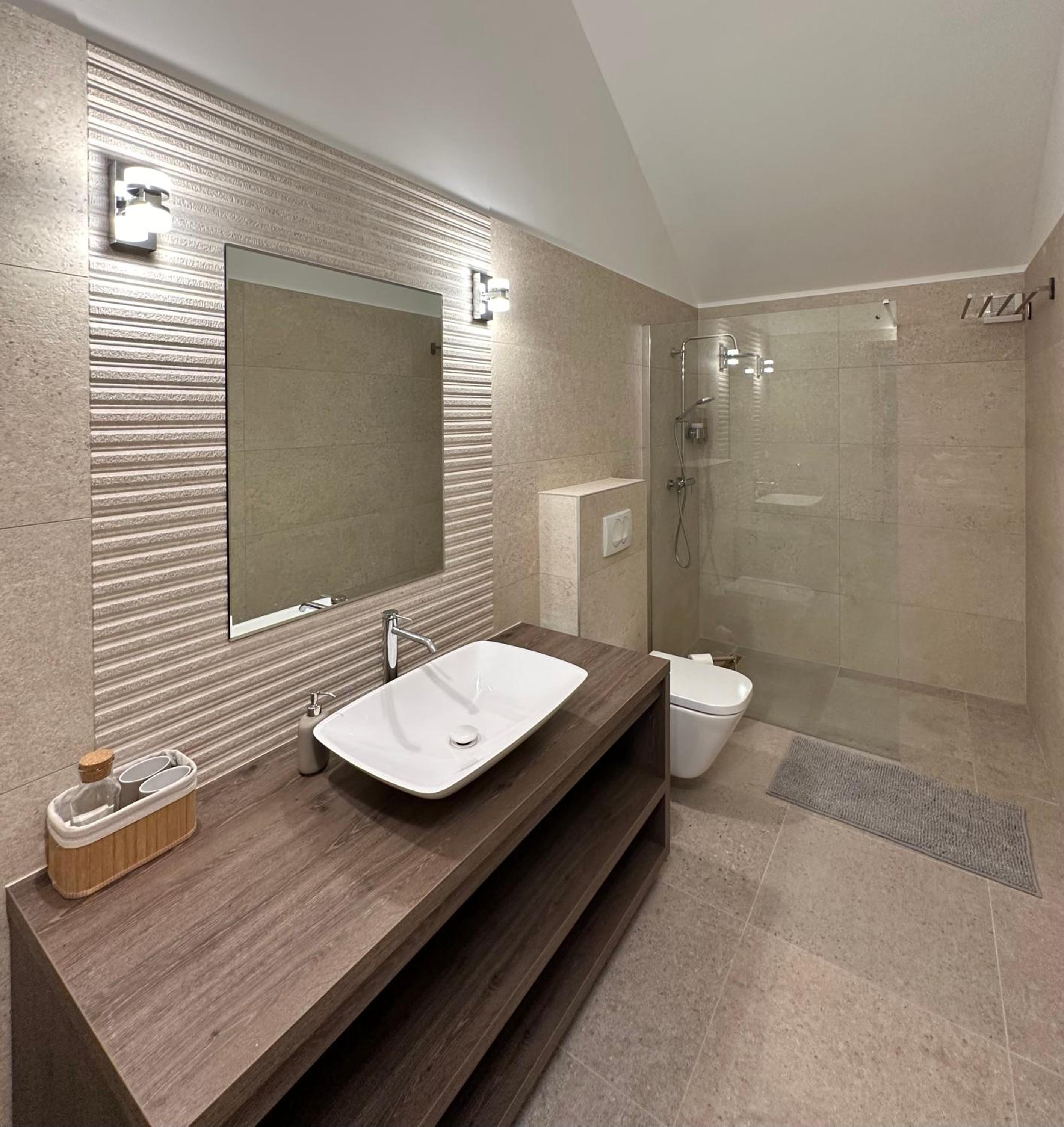 Deluxe Double Room with Extra Bed photo 2