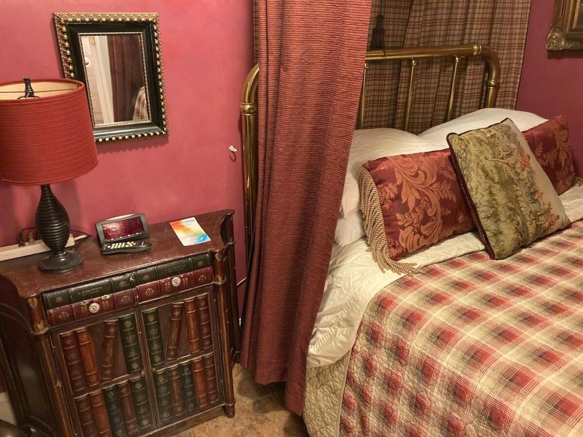 Deluxe Double Room - Photo 9