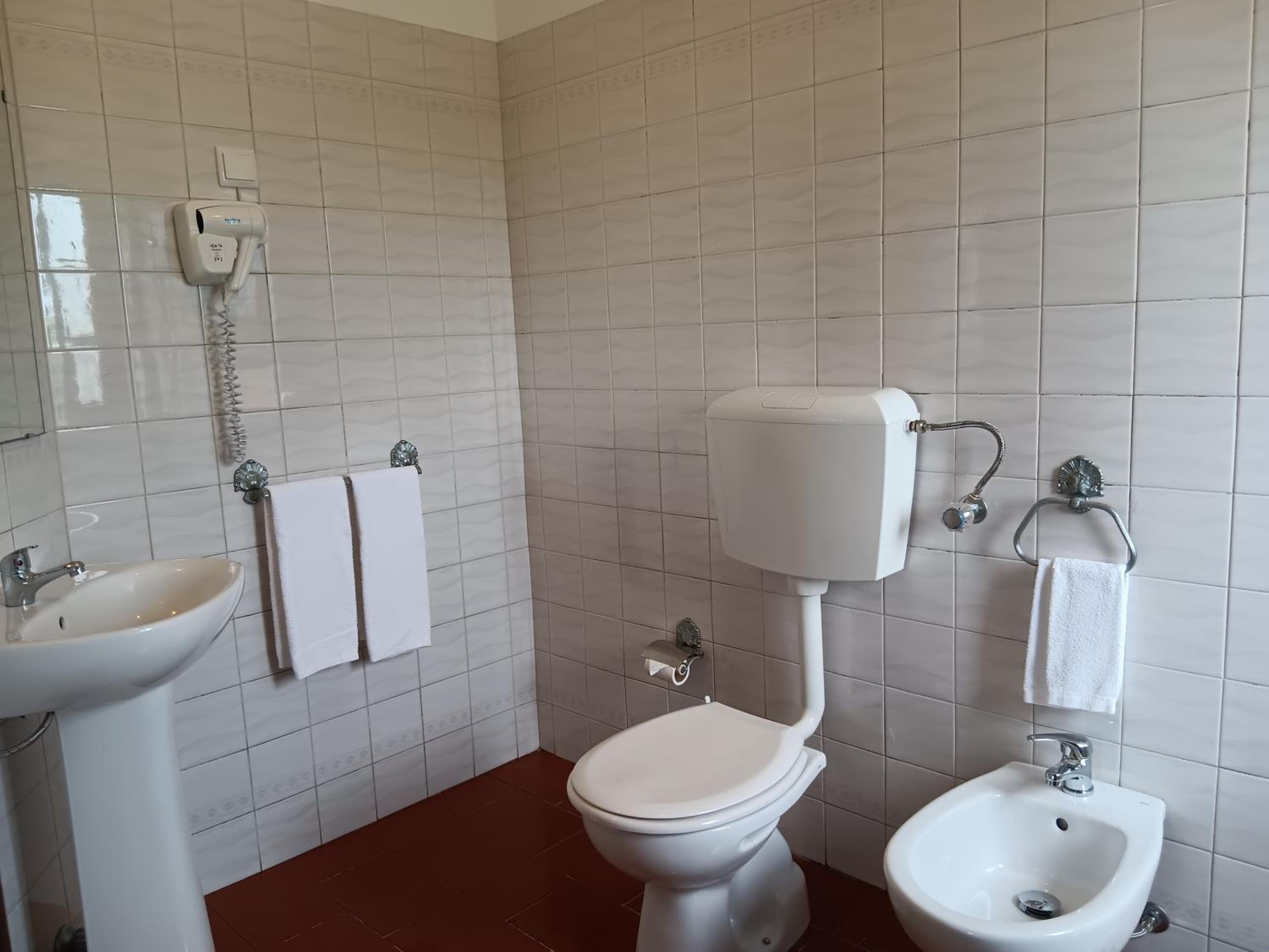 Double Room - Photo 8
