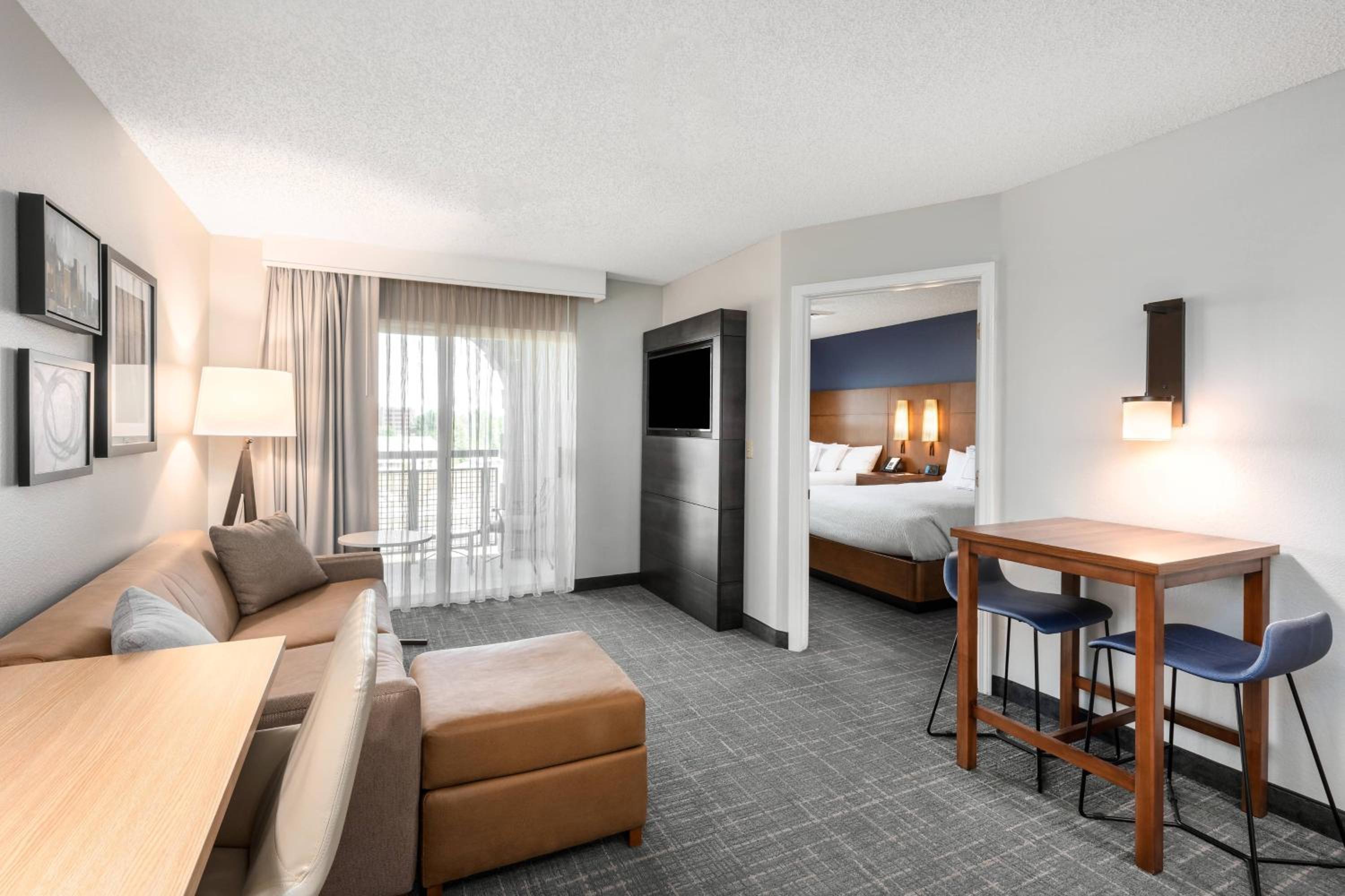 One Bedroom Suite with 2 Queen Beds and Sofa Bed - Photo 2