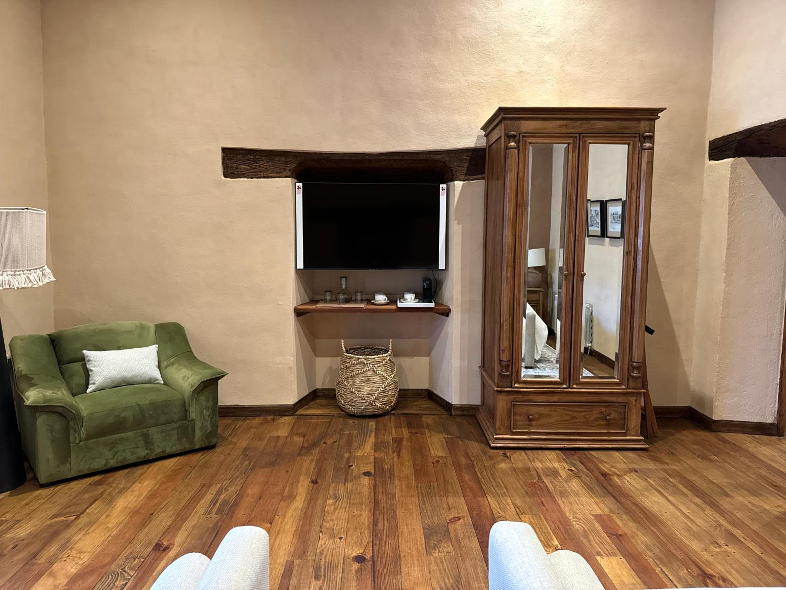 Double Room with Two Double Beds - Photo 8