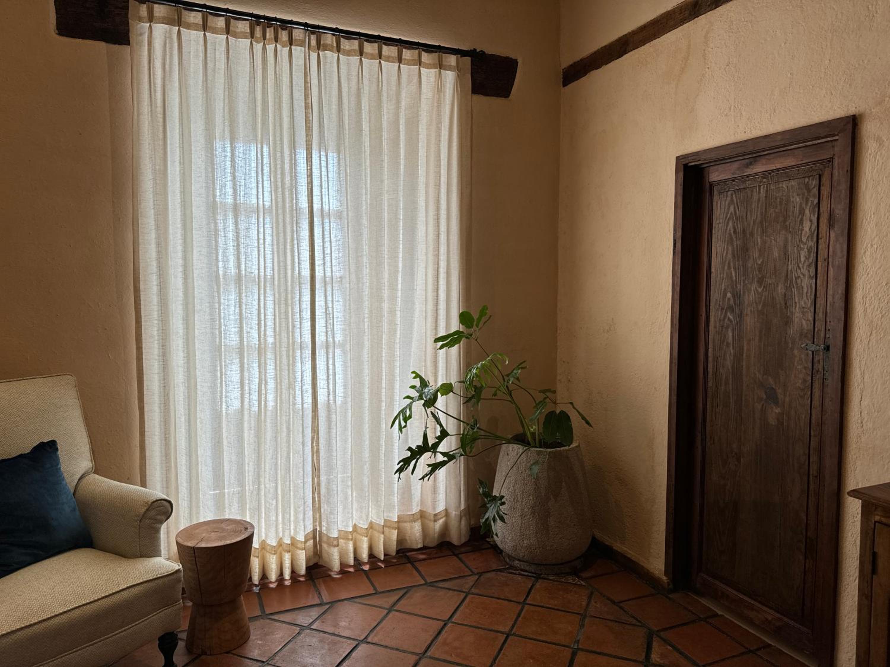 Queen Room with Two Queen Beds - Photo 2