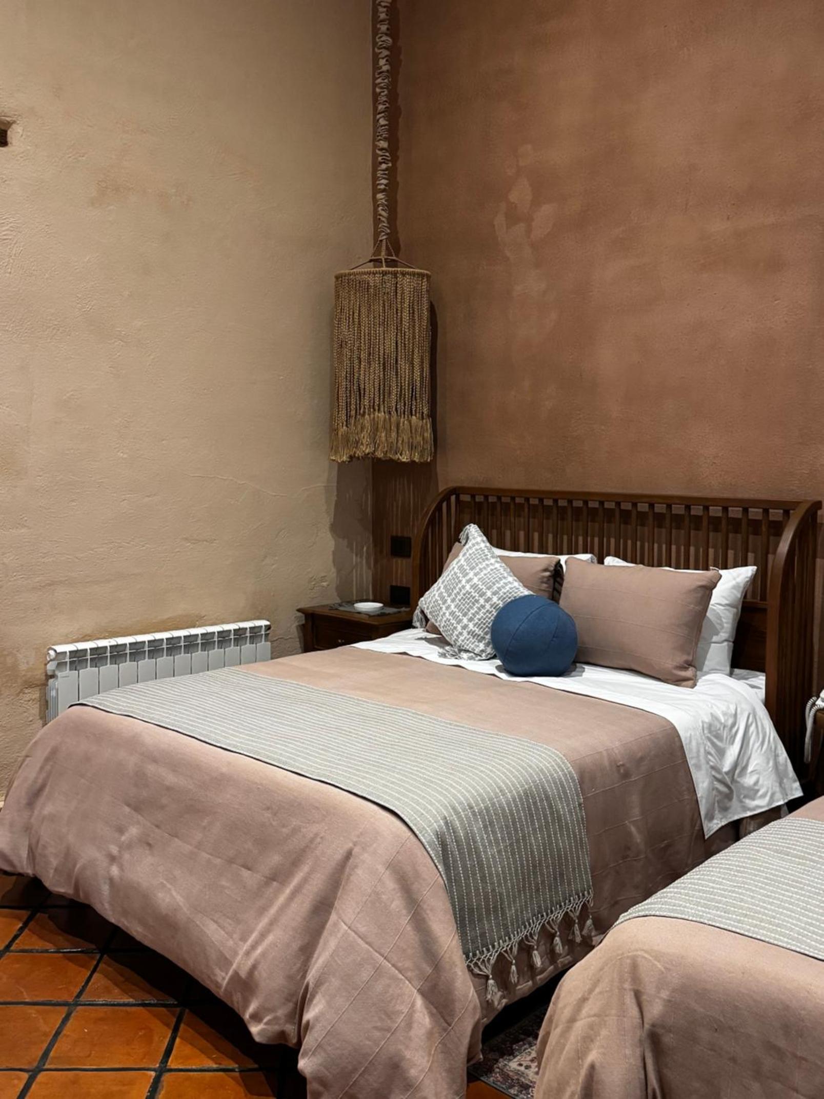 Queen Room with Two Queen Beds - Photo 3