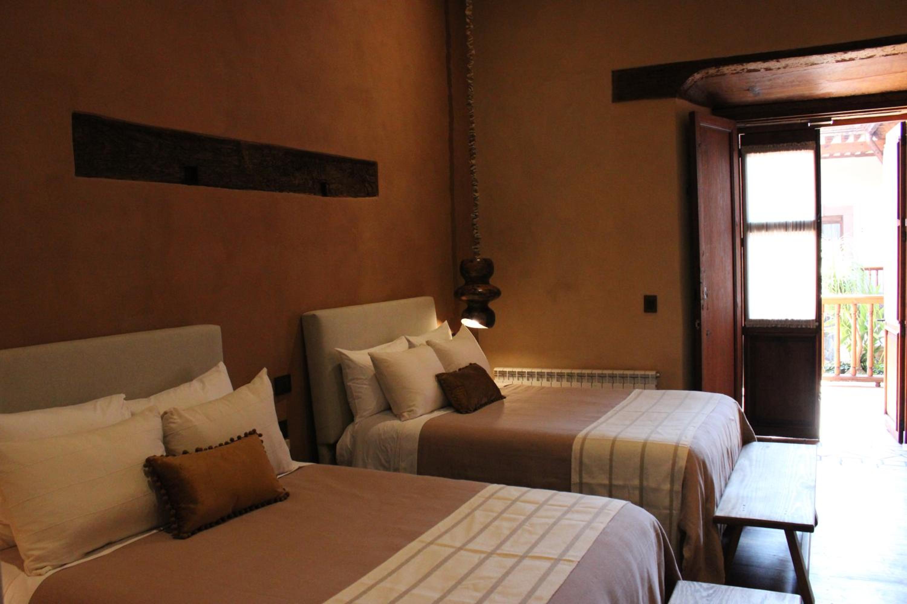 Double Room with Two Double Beds - Photo 3