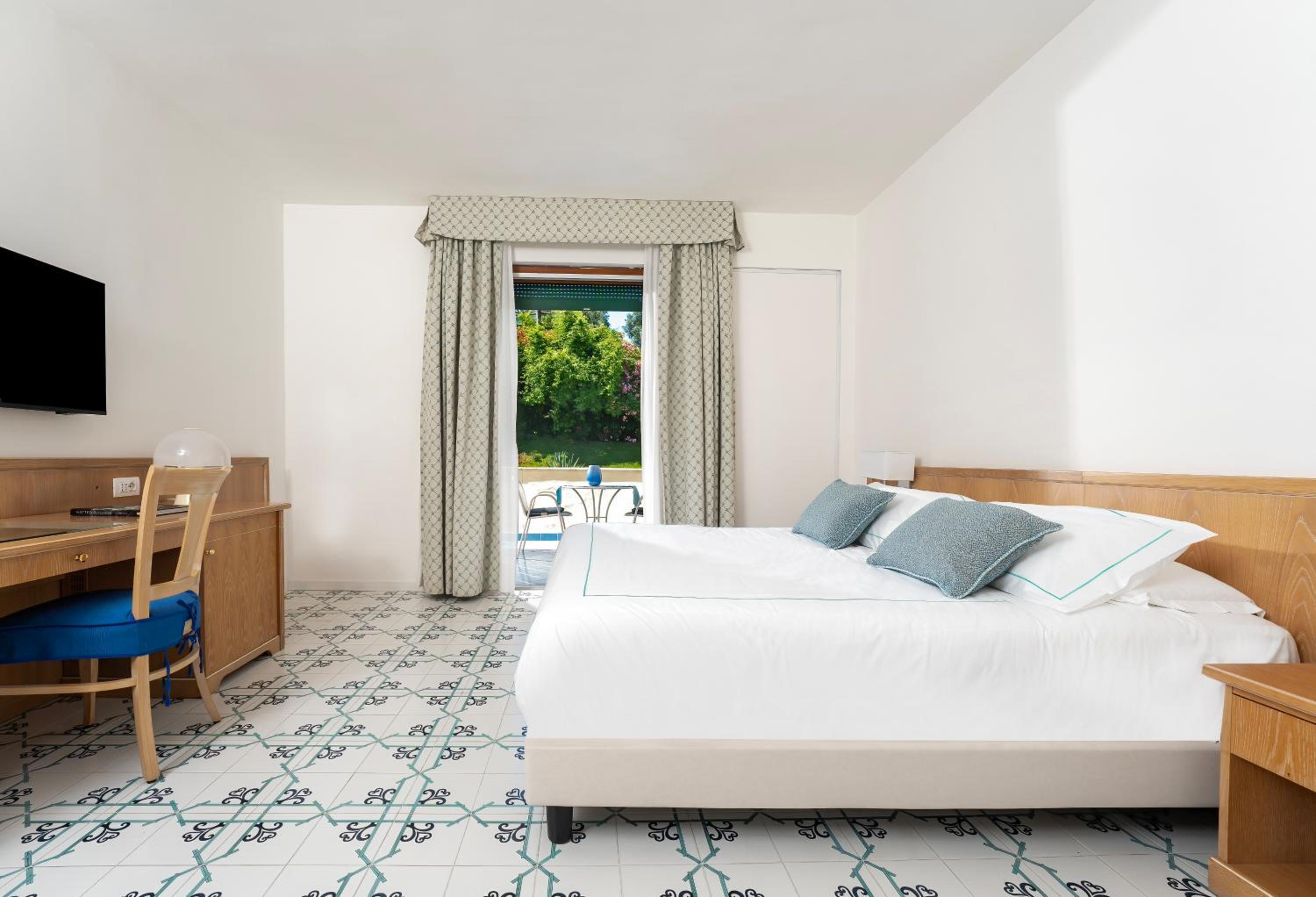 Standard Double or Twin Room with Balcony - Photo 2