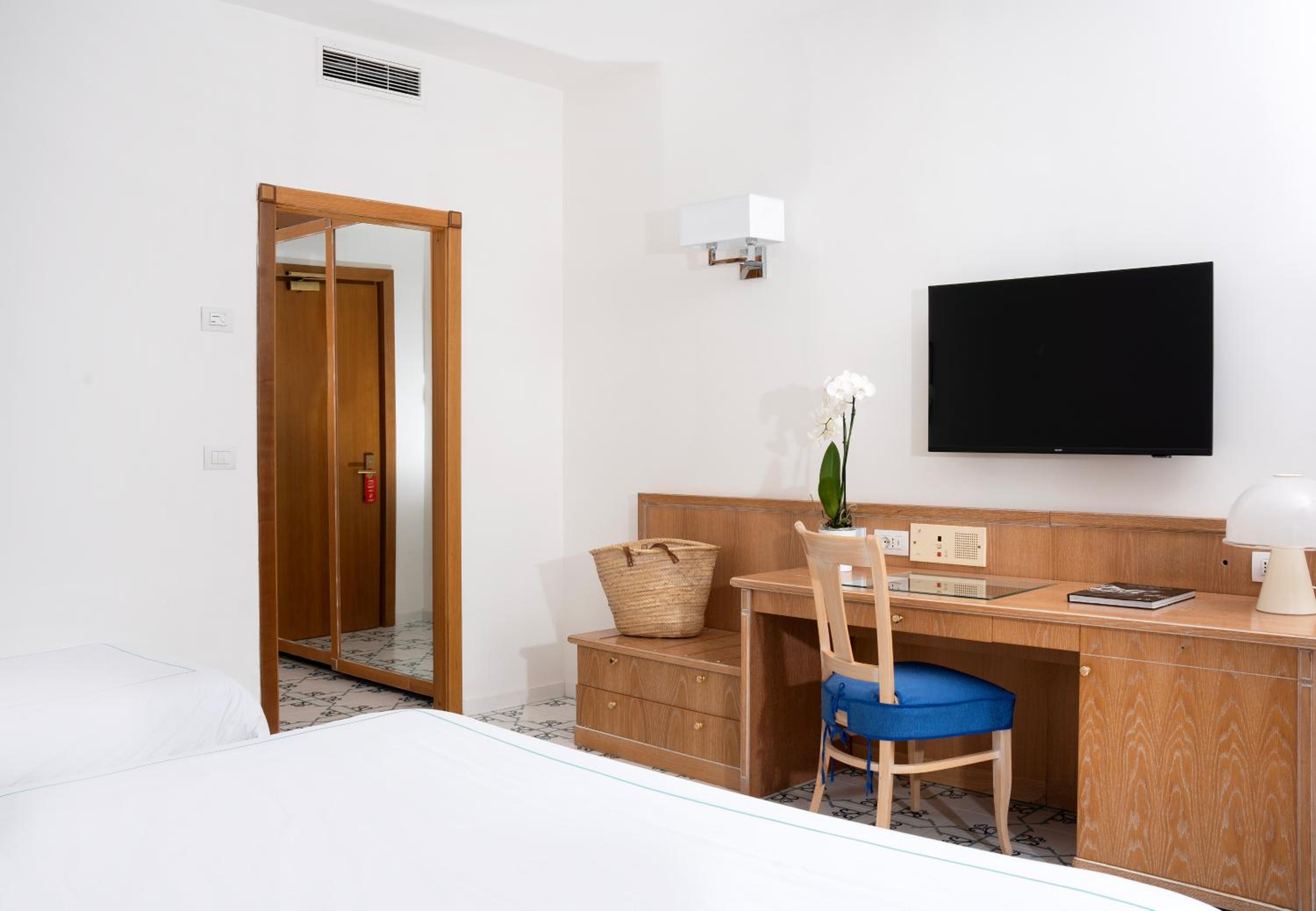 Standard Double or Twin Room with Balcony - Photo 1