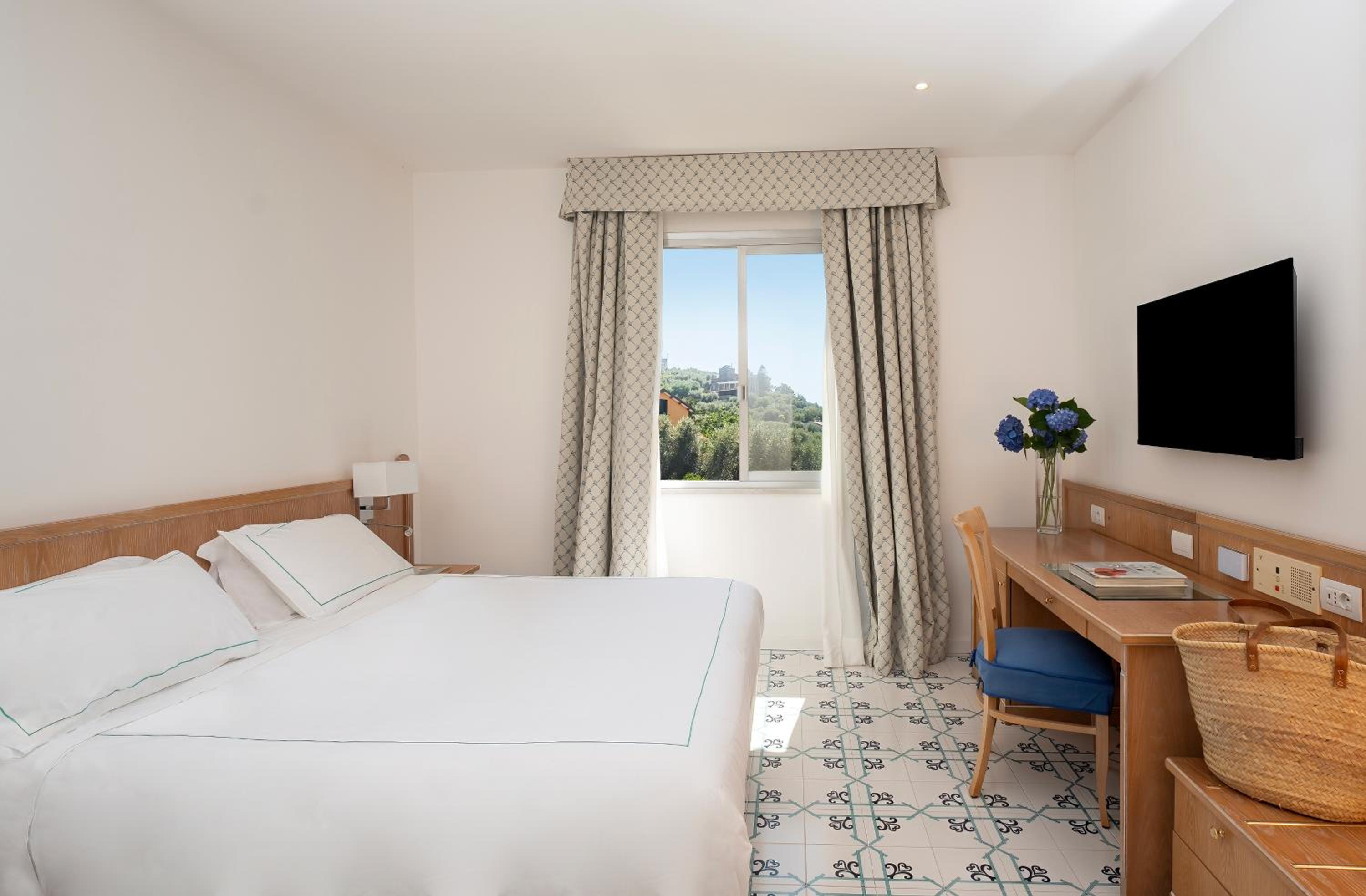 Basic Double or Twin Room - Photo 1