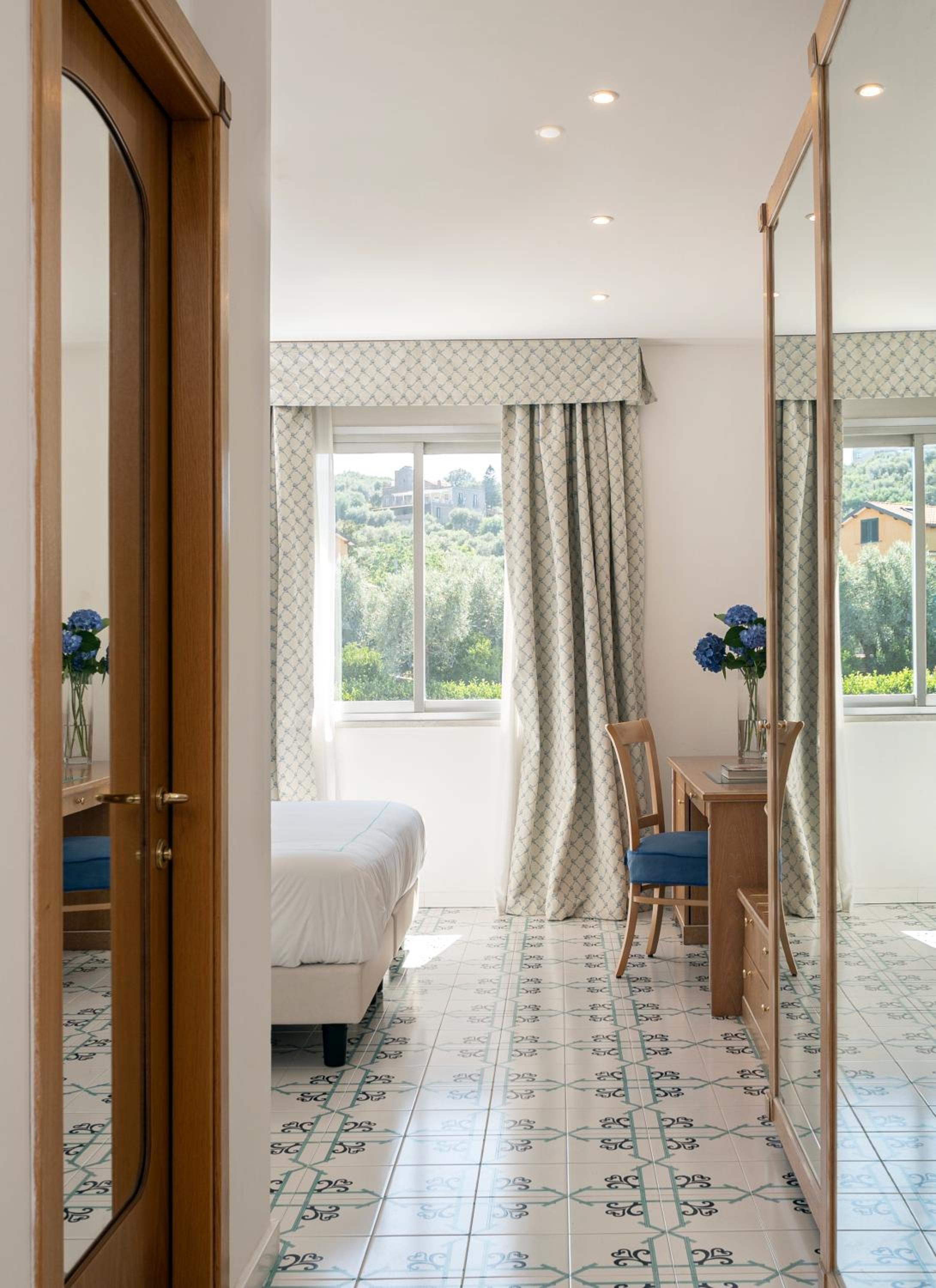 Basic Double or Twin Room - Photo 4