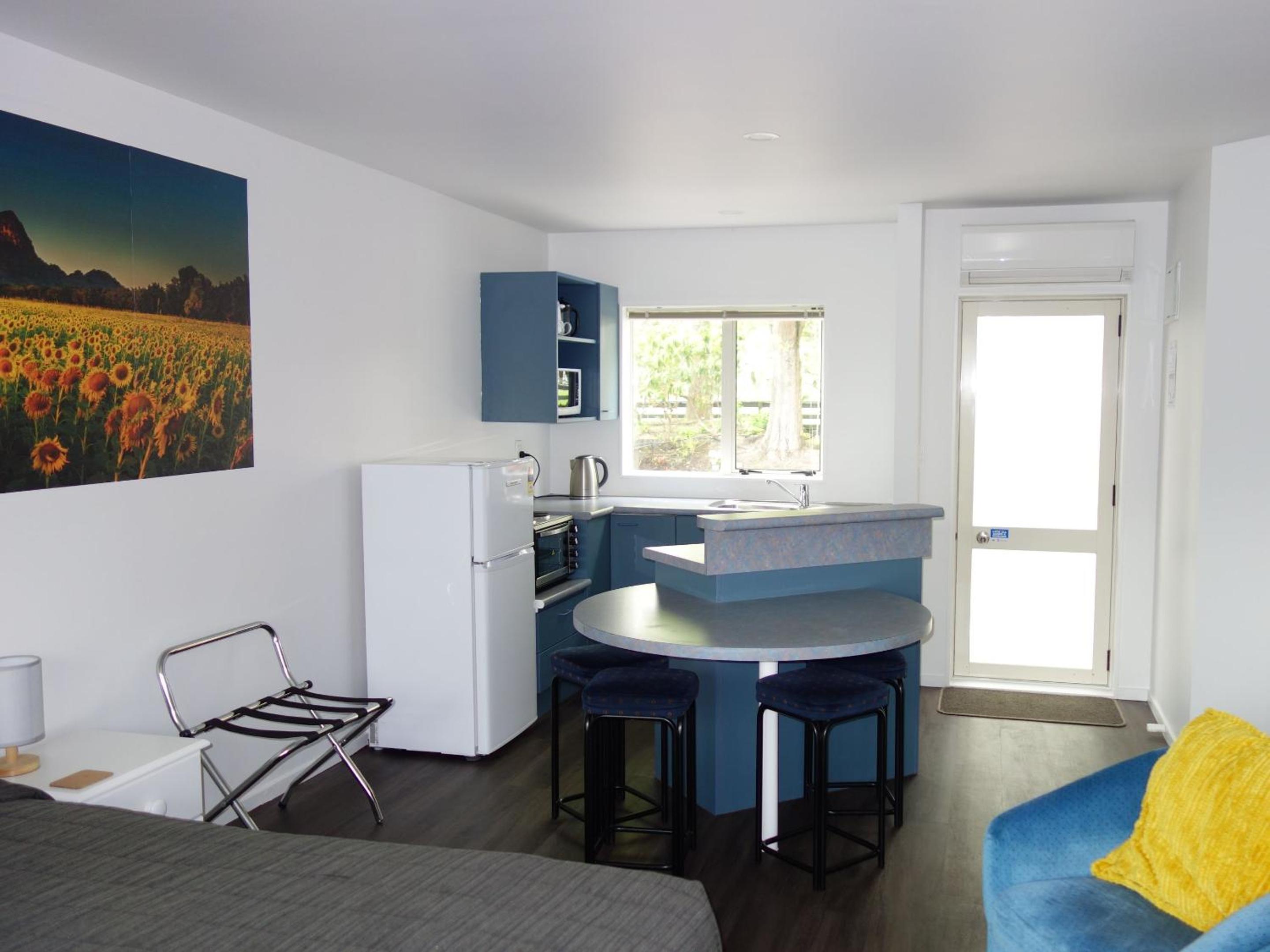 Family Room - Photo 8