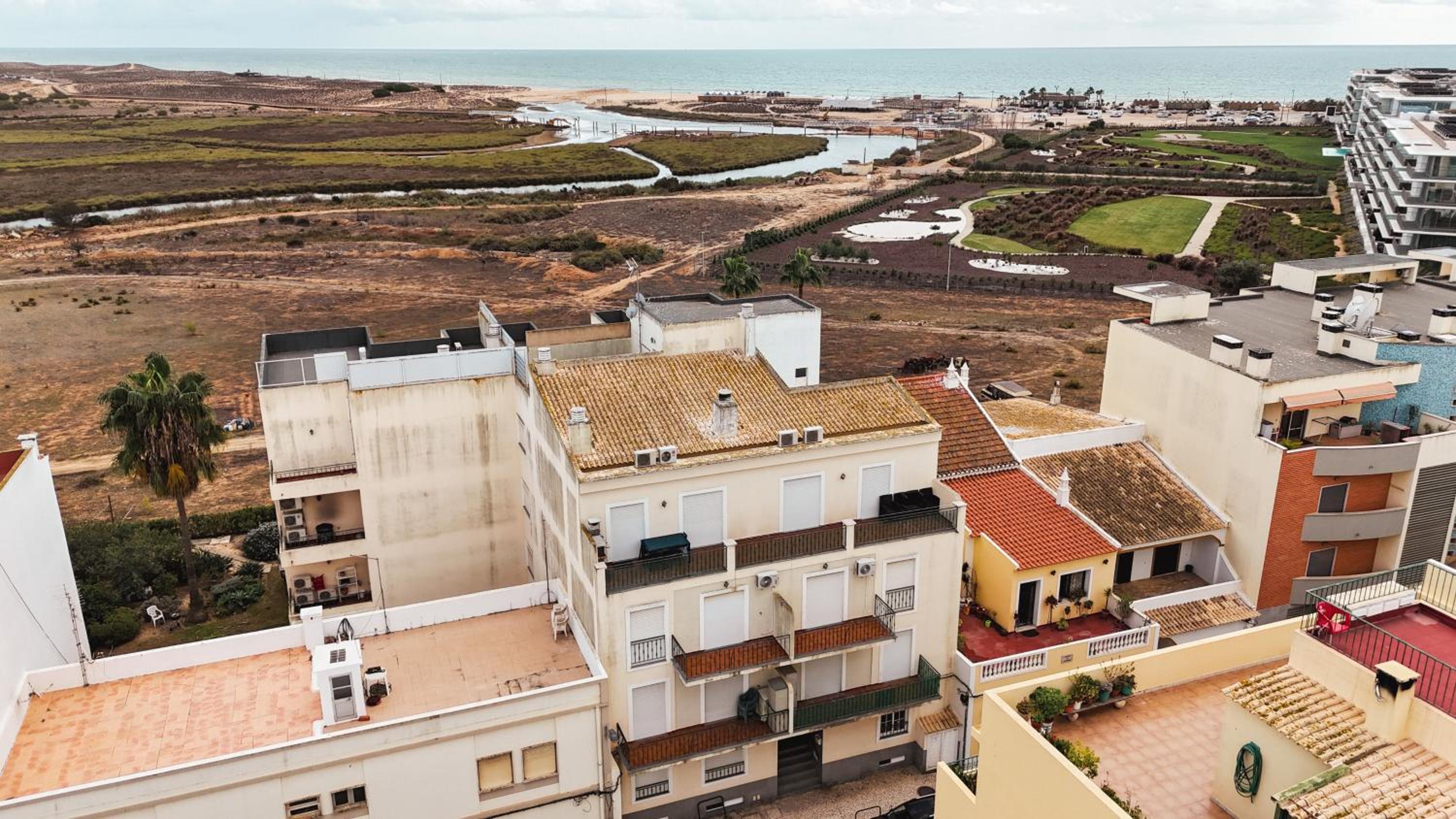 Apartment with Balcony photo 3