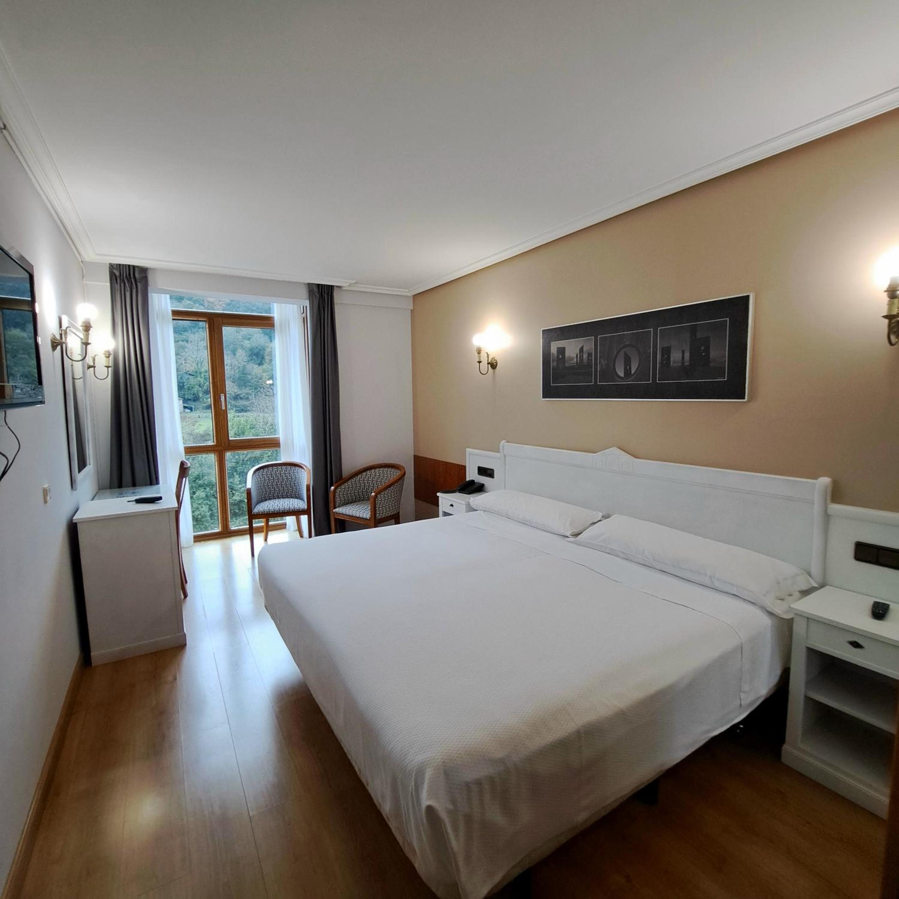 Deluxe Double or Twin Room with River View - Photo 17