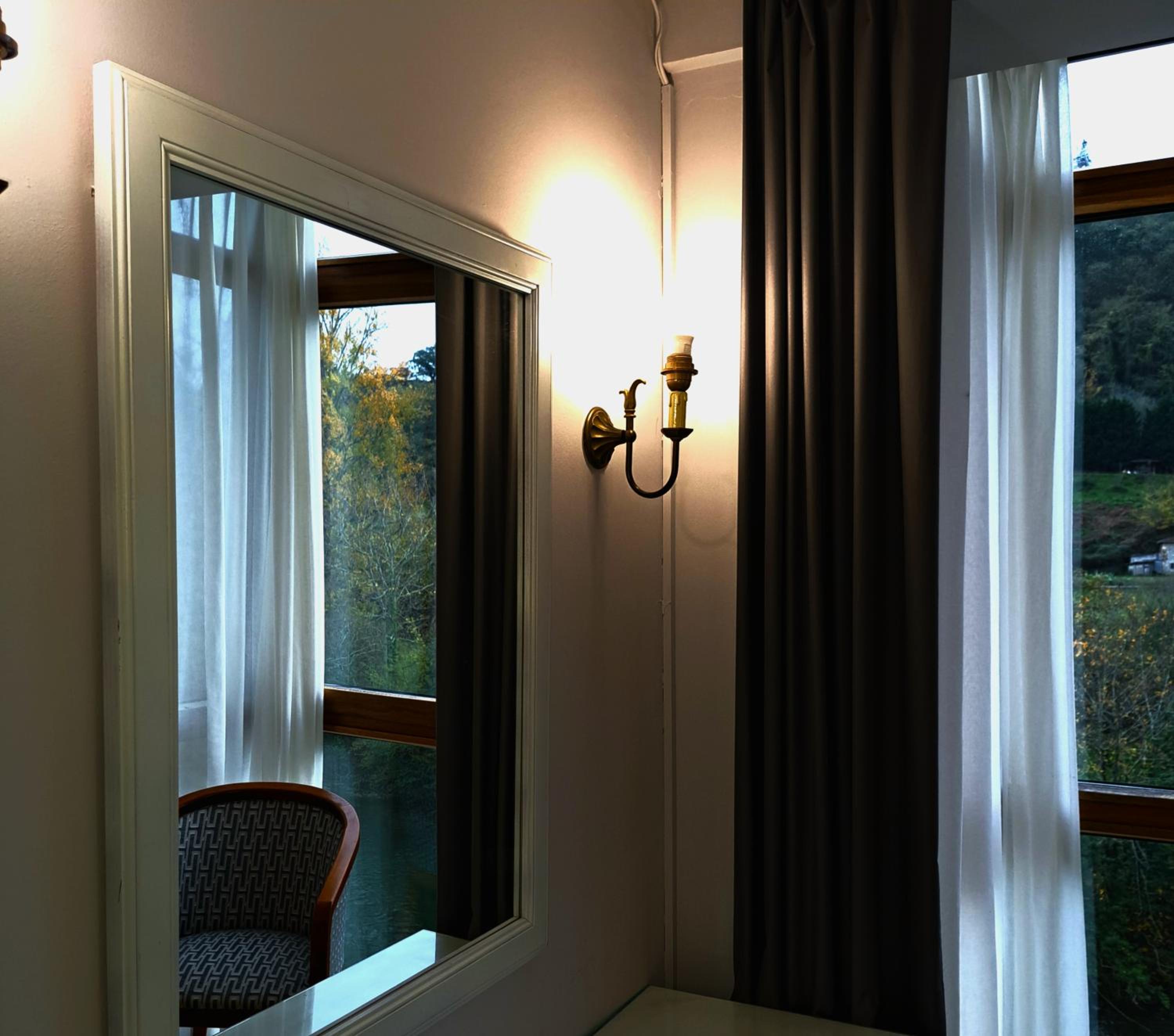 Deluxe Double or Twin Room with River View - Photo 5